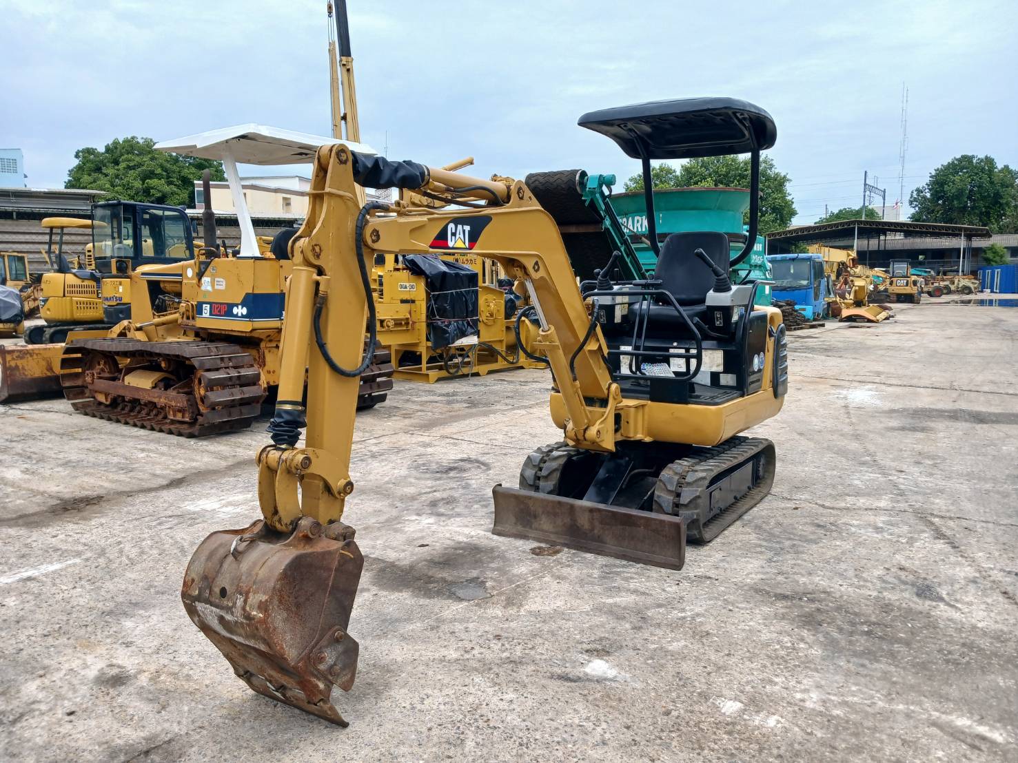 รถขุดมือสอง ขนาดเล็ก CAT-MITSU MM15T สอบถามเพิ่มเติมที่คุณชัญญา 0658844400