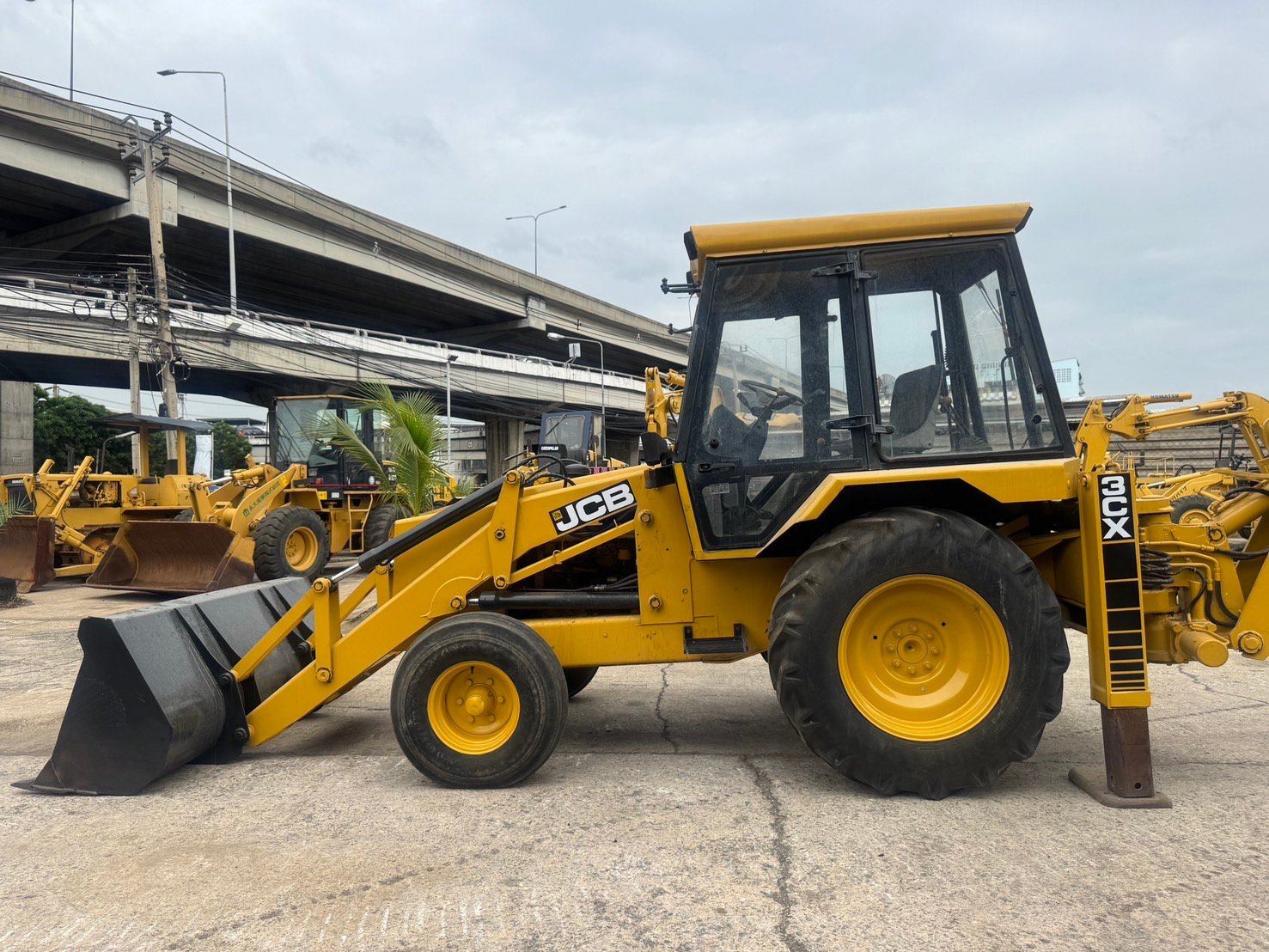 รถตักหน้าขุดหลัง JCB 3CX มาใหม่ใช้งานมาน้อย สอบถามที่คุณครีม 0658844400 รถตักหน้าขุดหลัง JCB 3CX มาใหม่ใช้งานมาน้อย สอบถามที่คุณครีม 0658844400