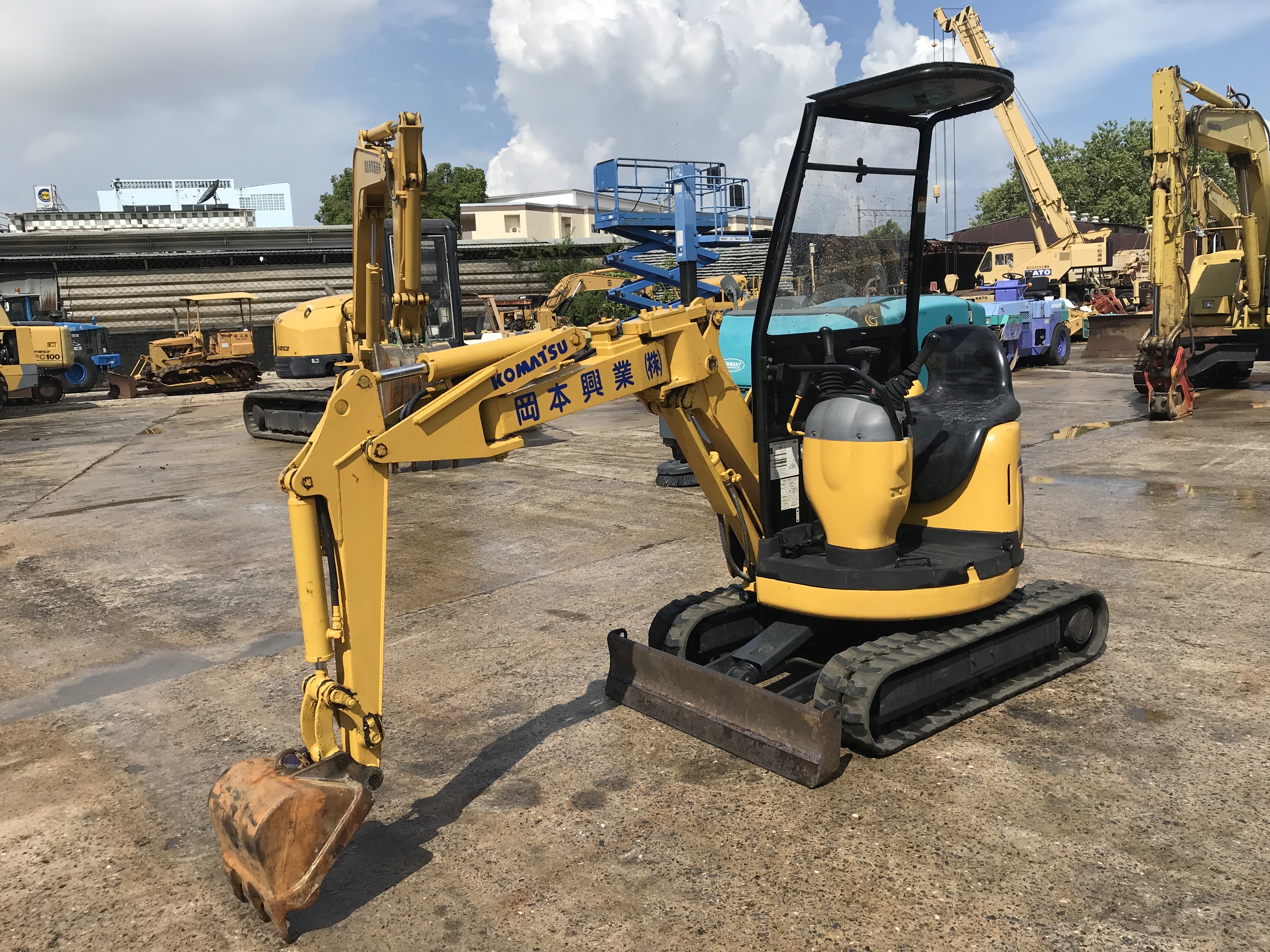 รถขุดขนาดเล็ก KOMATSU PC08UU-1 มาคันอีกคันนะคะพร้อมใช้งาน สอบถามเพิ่มเติมที่คุณชัญญา รถขุดขนาดเล็ก KOMATSU PC08UU-1 มาคันอีกคันนะคะพร้อมใช้งาน สอบถามเพิ่มเติมที่คุณชัญญา