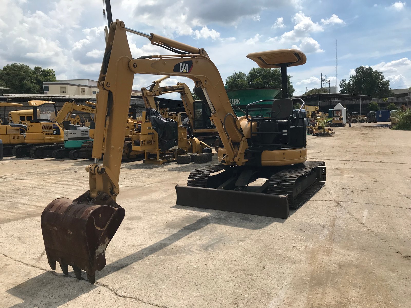 รถขุด CAT 304CR พร้อมใช้งาน สอบถามที่คุณครีม 0658844400