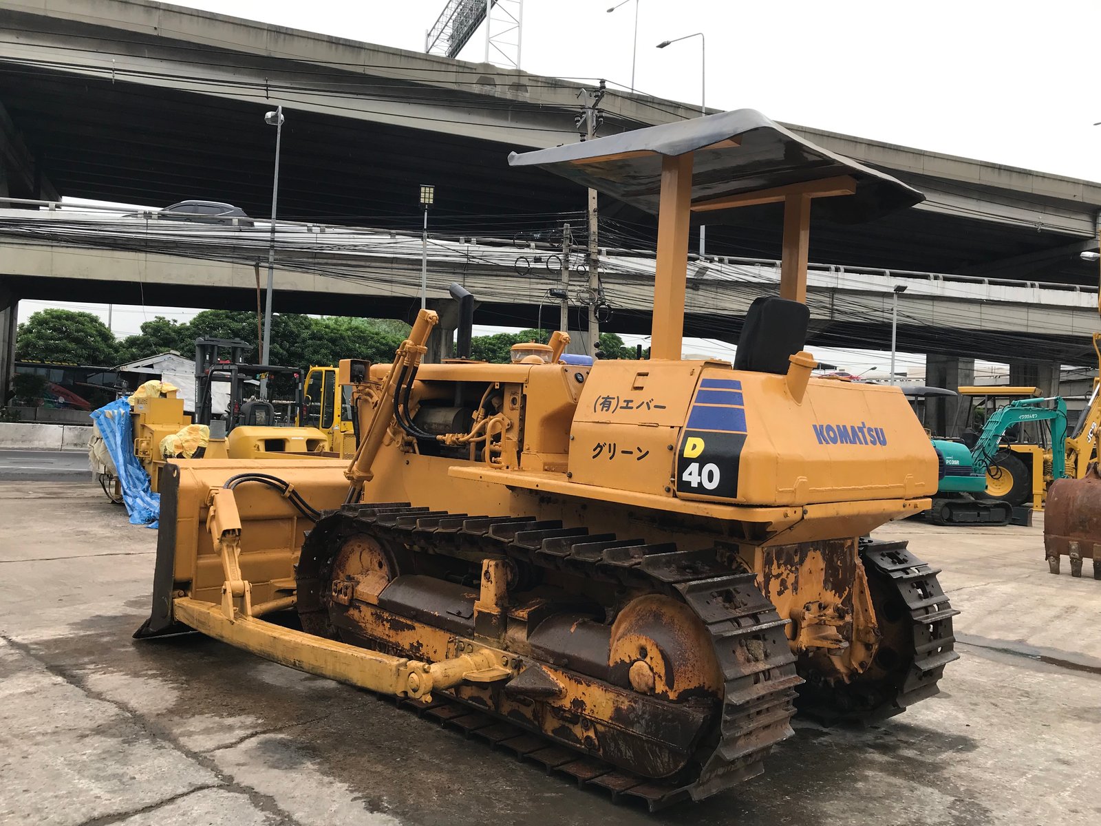รถแทรคเตอร์ KOMATSU D40 ใช้งานมาน้อย สอบถามที่คุณครีม 0658844400