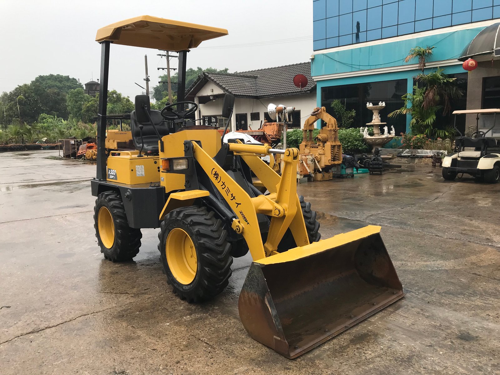 รถตัก KUBOTA R300 พร้อมใช้งาน สอบถามที่คุณครีม 0658844400