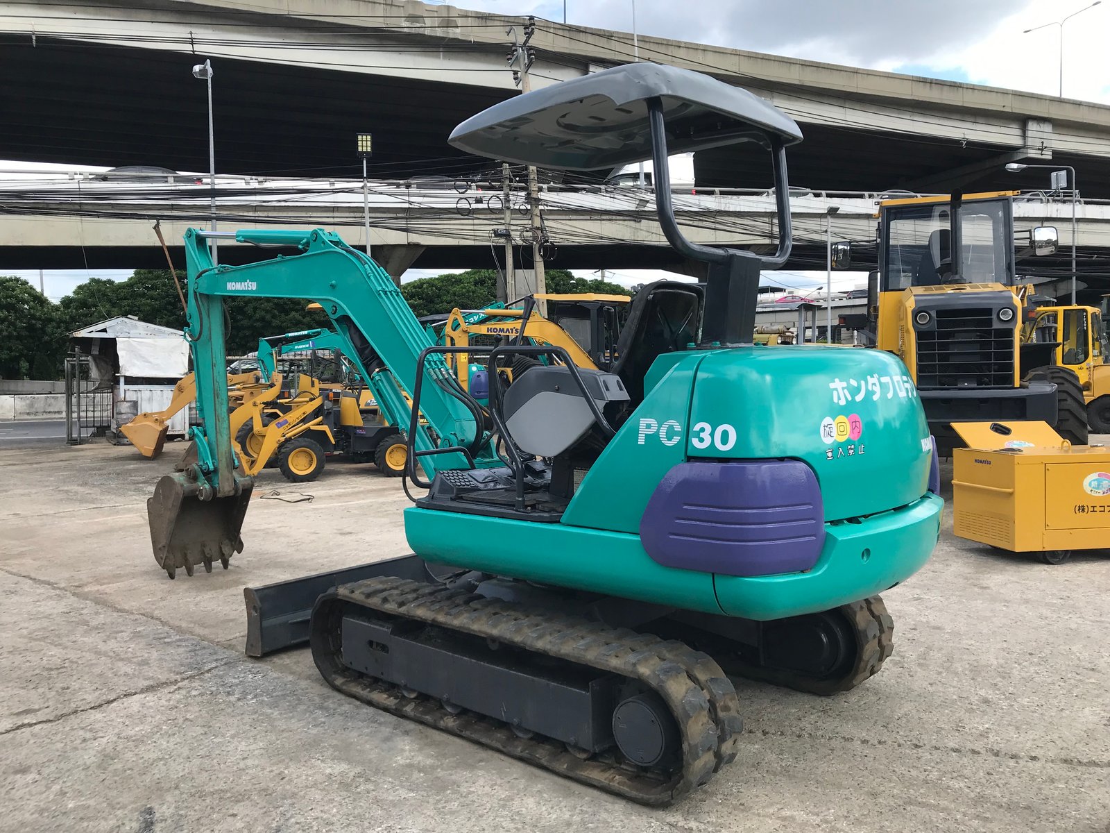 รถขุด KOMATSU PC30-7 พร้อมใช้งาน สอบถามที่คุณครีม 0658844400 รถขุด KOMATSU PC30-7 พร้อมใช้งาน สอบถามที่คุณครีม 0658844400