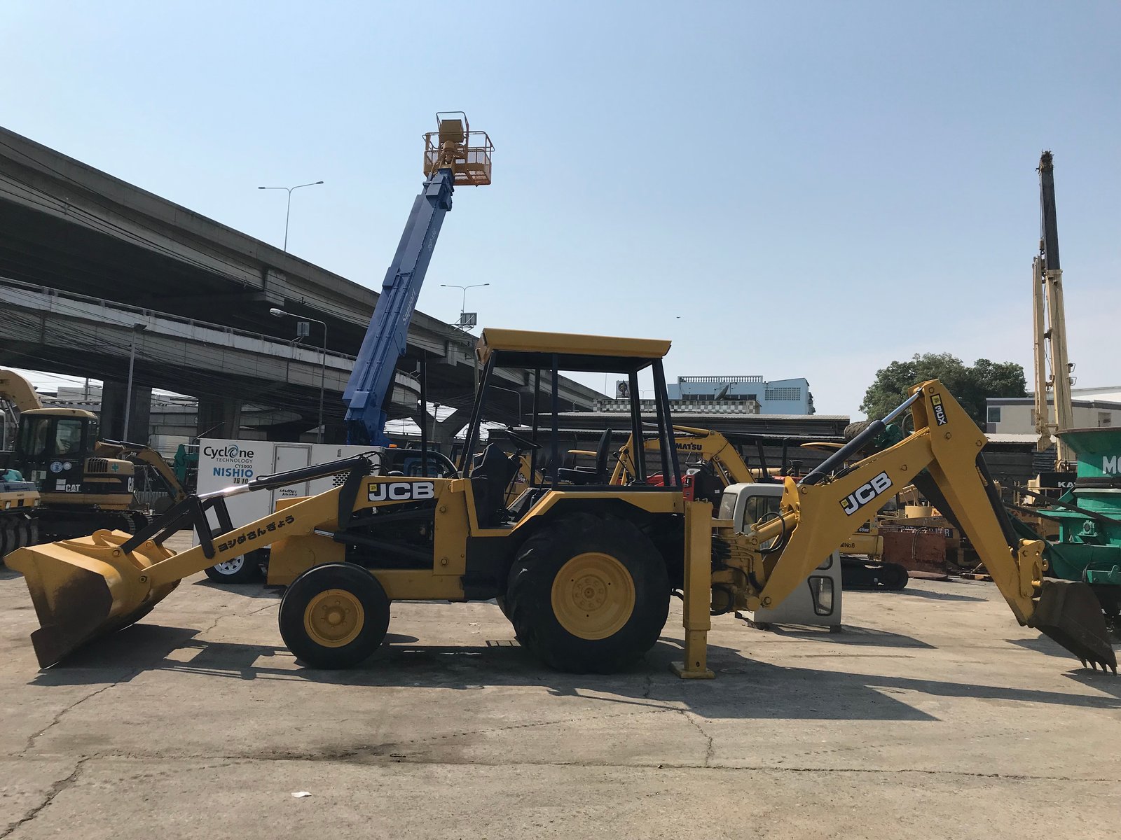 รถตักหน้าขุดหลัง JCB 3CX ใช้งานมาน้อย สอบถามที่คุณครีม 0658844400