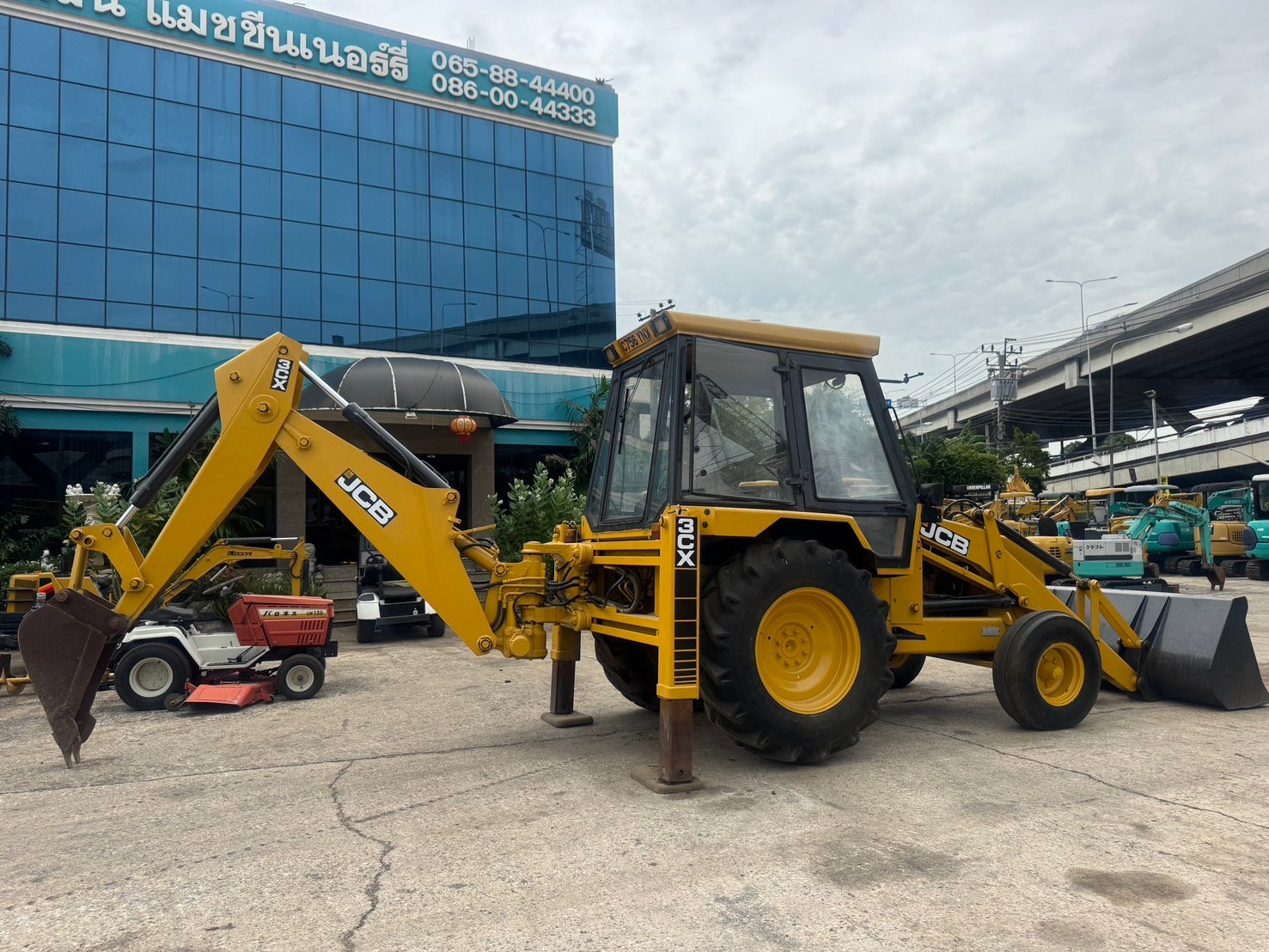 รถตักหน้าขุดหลัง JCB 3CX ใหม่ล่าสุด สอบถามที่คุณครีม 0658844400