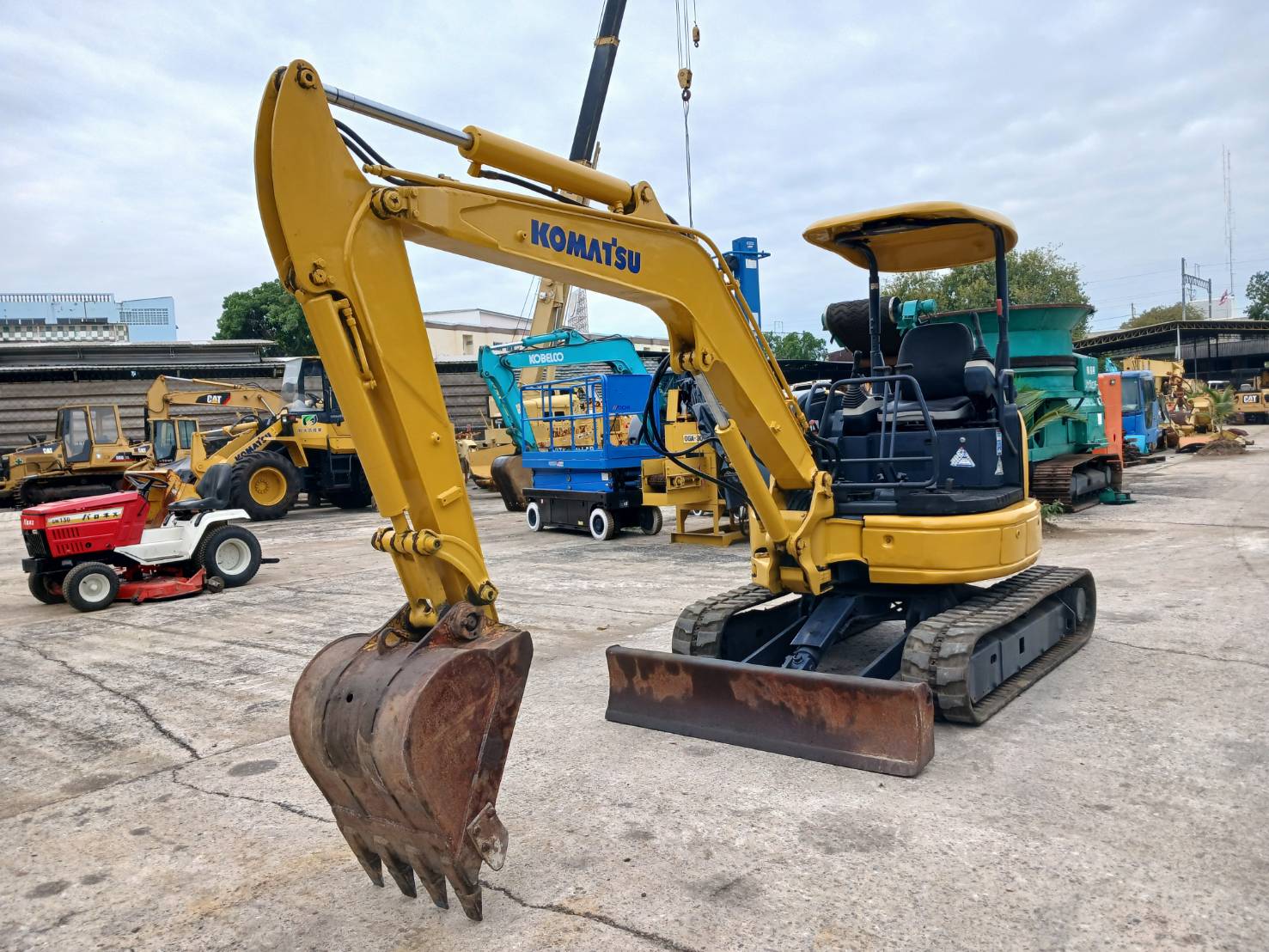 รถขุด KOMATSU PC35MR-2 ใช้งานมาน้อย สอบถามที่คุณครีม 0658844400 รถขุด KOMATSU PC35MR-2 ใช้งานมาน้อย สอบถามที่คุณครีม 0658844400