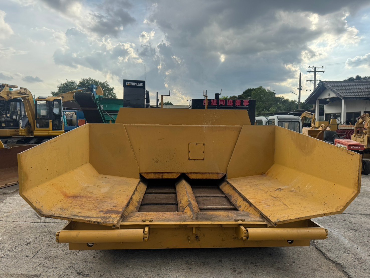 รถปูยาง CAT MF40 พร้อมใช้งาน สอบถามที่คุณครีม 0658844400 รถปูยาง CAT MF40 พร้อมใช้งาน สอบถามที่คุณครีม 0658844400