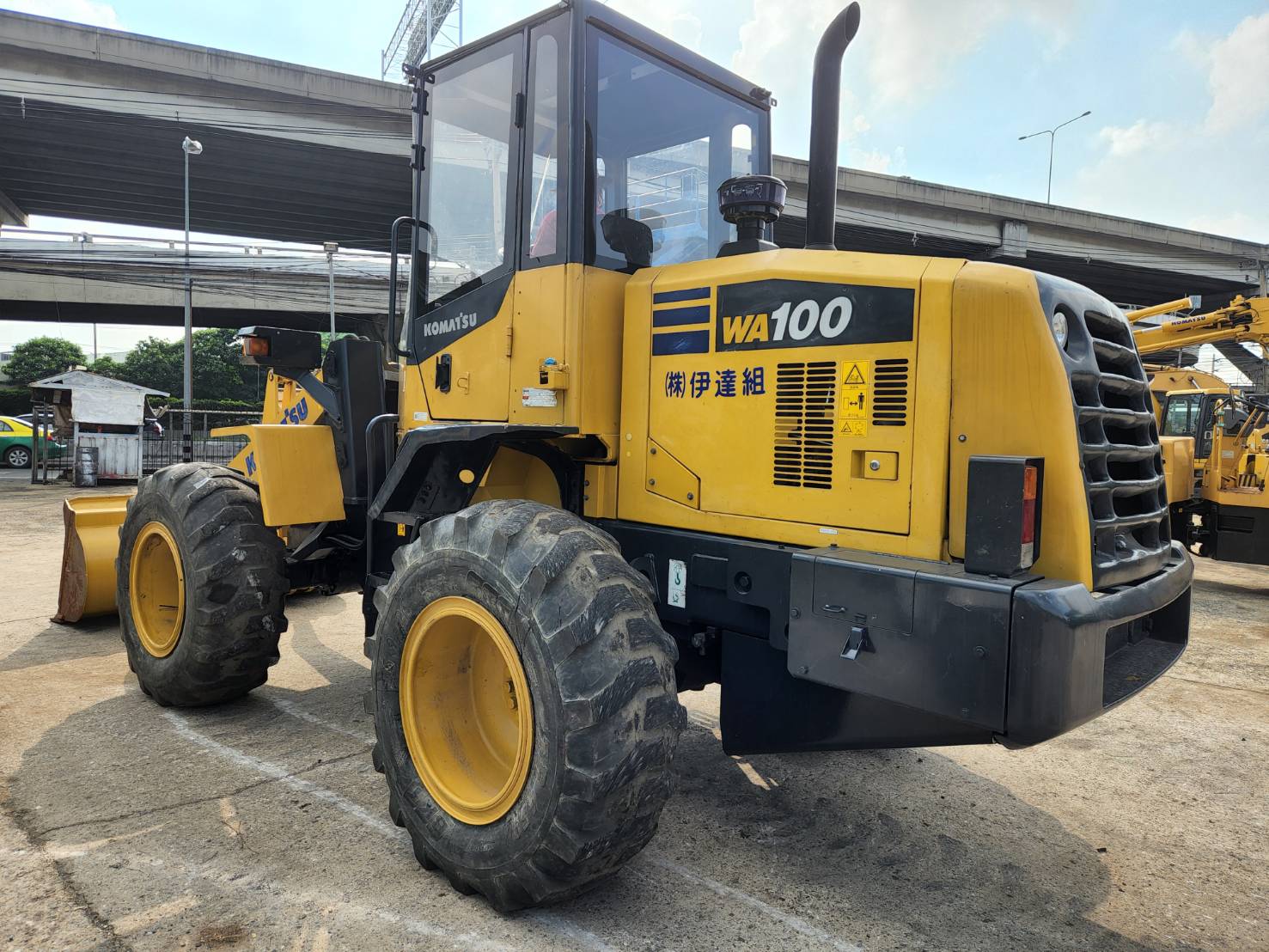 รถตัก KOMATSU WA100-7 คันนี้แขนยาว นำเข้าจากญี่ปุ่น ไม่เคยใช้ในไทย ใช้งานมาน้อย รถตัก KOMATSU WA100-7 คันนี้แขนยาว นำเข้าจากญี่ปุ่น ไม่เคยใช้ในไทย ใช้งานมาน้อย