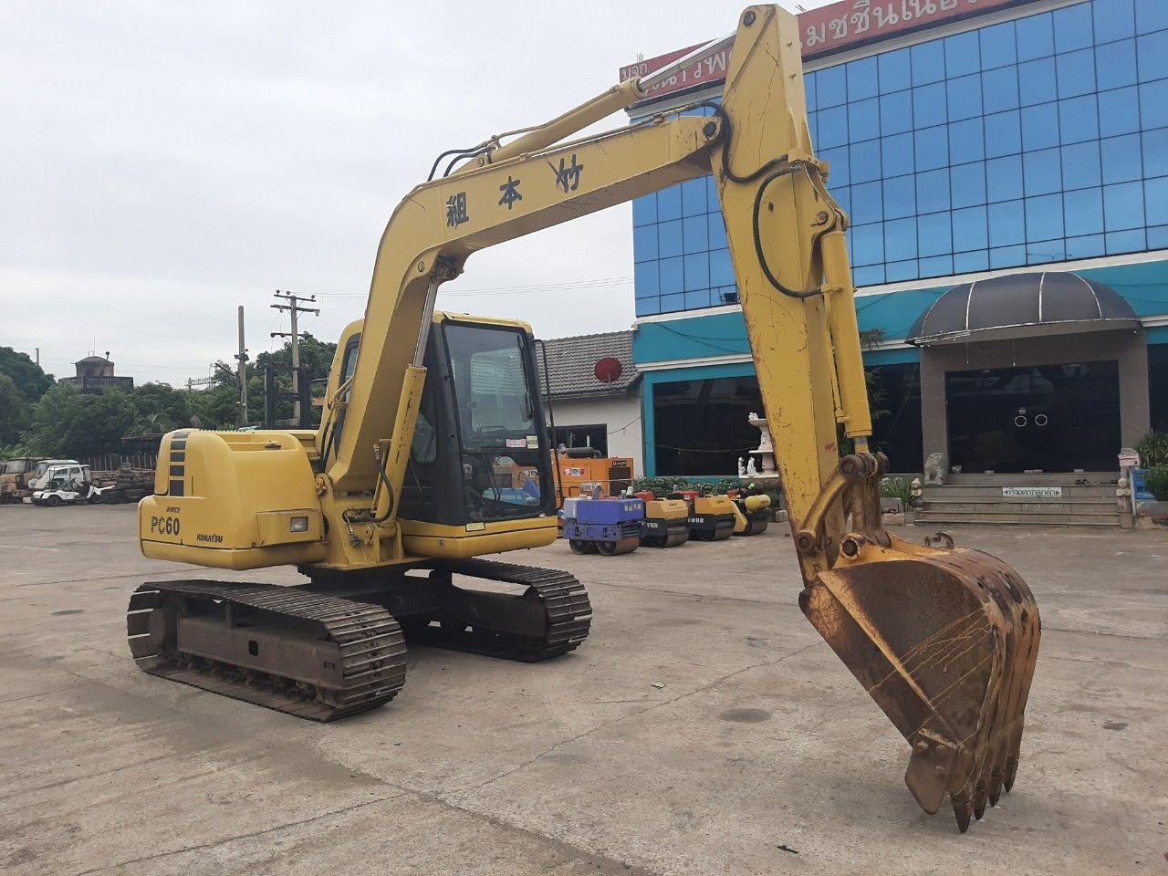 รถขุด KOMATSU PC60-7 พร้อมใช้งาน สอบถามเพิ่มเติมที่คุณชัญญา