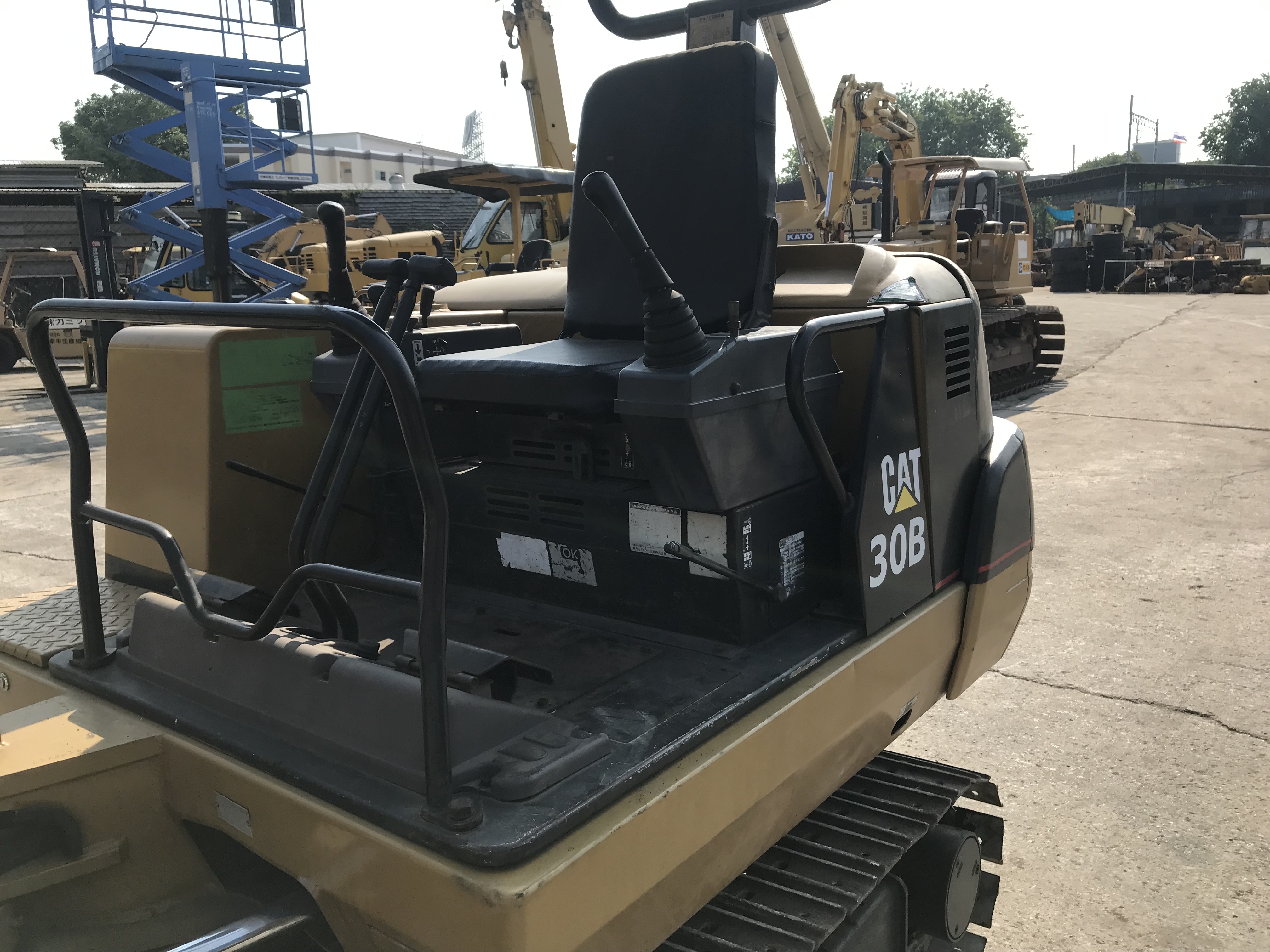 รถขุด CAT-MITSU 30B ขนาดเท่า PC30 ปั๊มนิ้วคอนโทรลน้ำมัน สอบถามเพิ่มเติมที่คุณชัญญา 0658844400, www.nmc99.com