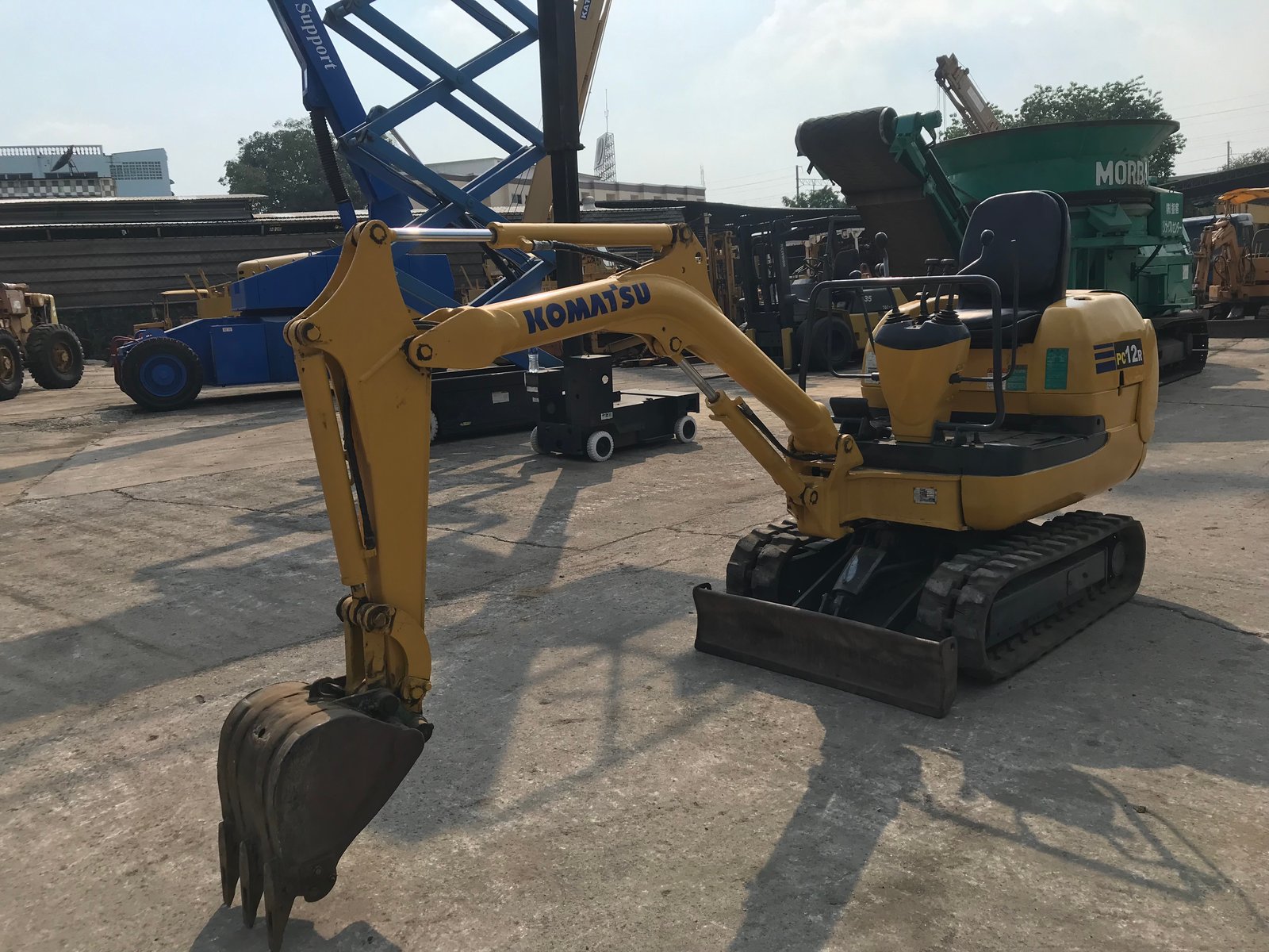 รถขุดมือสอง KOMATSU PC12R-8 นำเข้าจากญี่ปุ่น ใช้งานมาน้อย รถสวยมาก รถขุดมือสอง KOMATSU PC12R-8 นำเข้าจากญี่ปุ่น ใช้งานมาน้อย รถสวยมาก