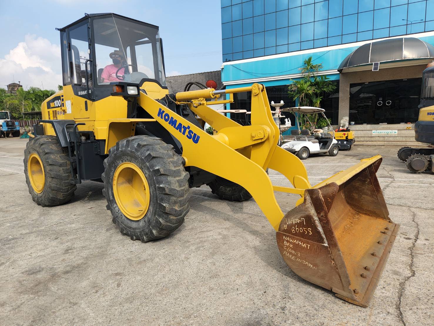 รถตัก KOMATSU WA100-7 คันนี้แขนยาว นำเข้าจากญี่ปุ่น ไม่เคยใช้ในไทย ใช้งานมาน้อย รถตัก KOMATSU WA100-7 คันนี้แขนยาว นำเข้าจากญี่ปุ่น ไม่เคยใช้ในไทย ใช้งานมาน้อย