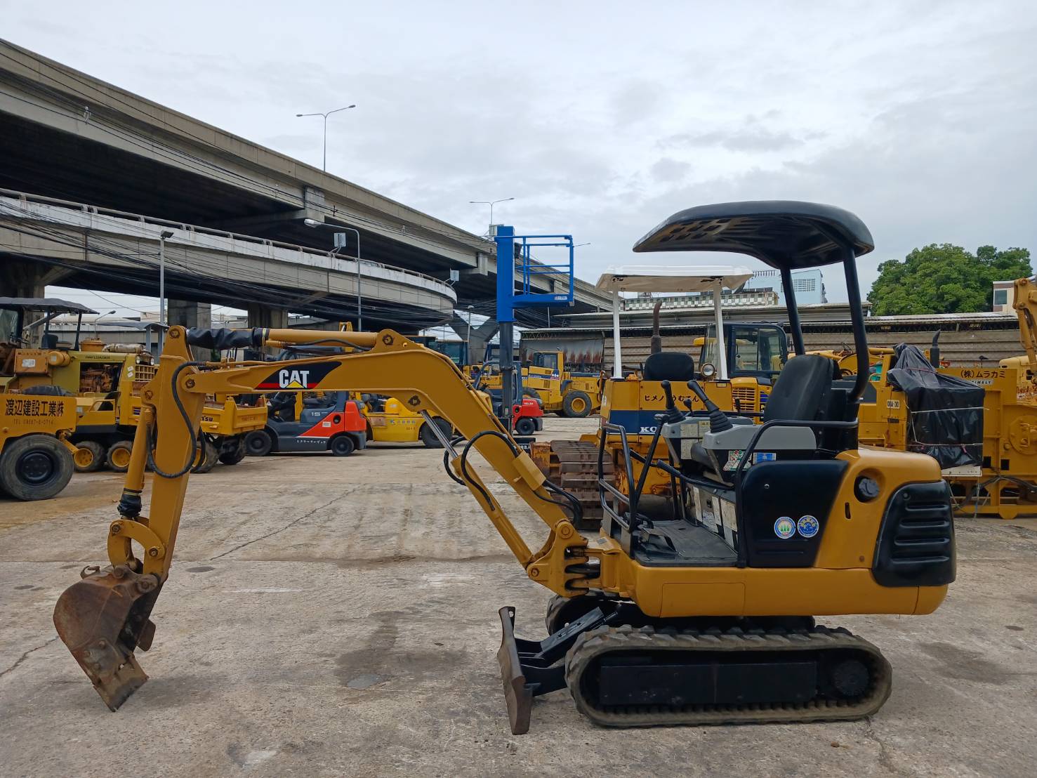 รถขุดมือสอง ขนาดเล็ก CAT-MITSU MM15T สอบถามเพิ่มเติมที่คุณชัญญา 0658844400