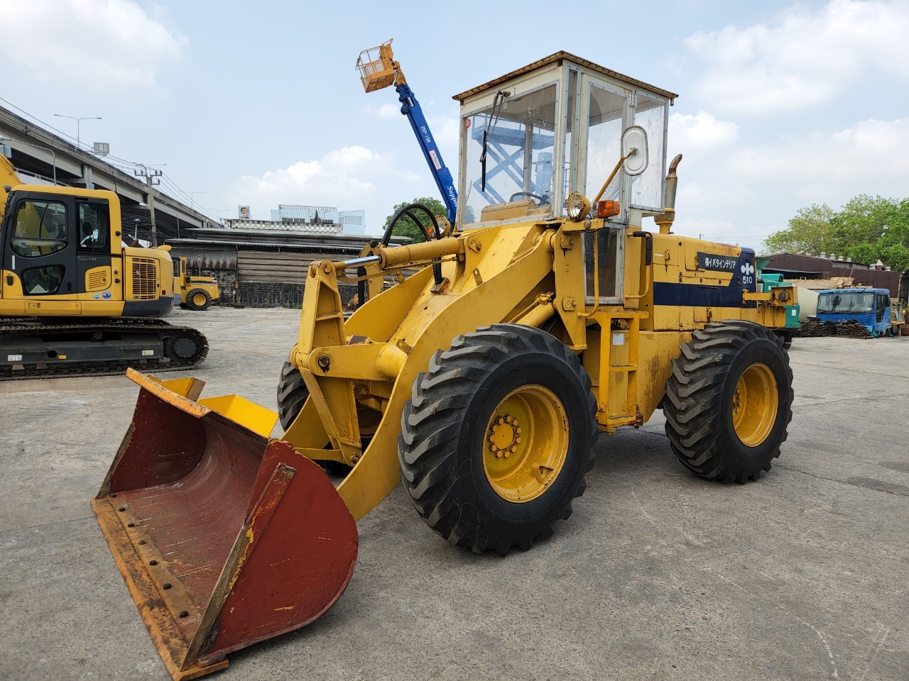 รถตักมือสอง KOMATSU 510 สวยมากนำเข้าจากญี่ปุ่น ใช้งานมาน้อย รถตักมือสอง KOMATSU 510 สวยมากนำเข้าจากญี่ปุ่น ใช้งานมาน้อย