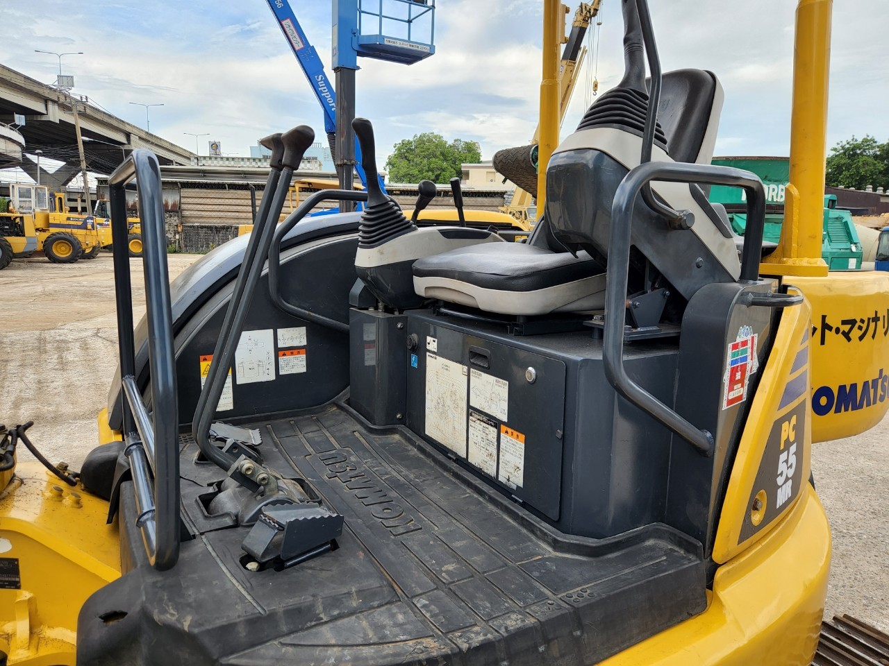 รถขุดมือสอง KOMATSU PC55MR-3 รถมาใหม่ใช้งานมาน้อย นำเข้าจากญี่ปุ่น รถขุดมือสอง KOMATSU PC55MR-3 รถมาใหม่ใช้งานมาน้อย นำเข้าจากญี่ปุ่น