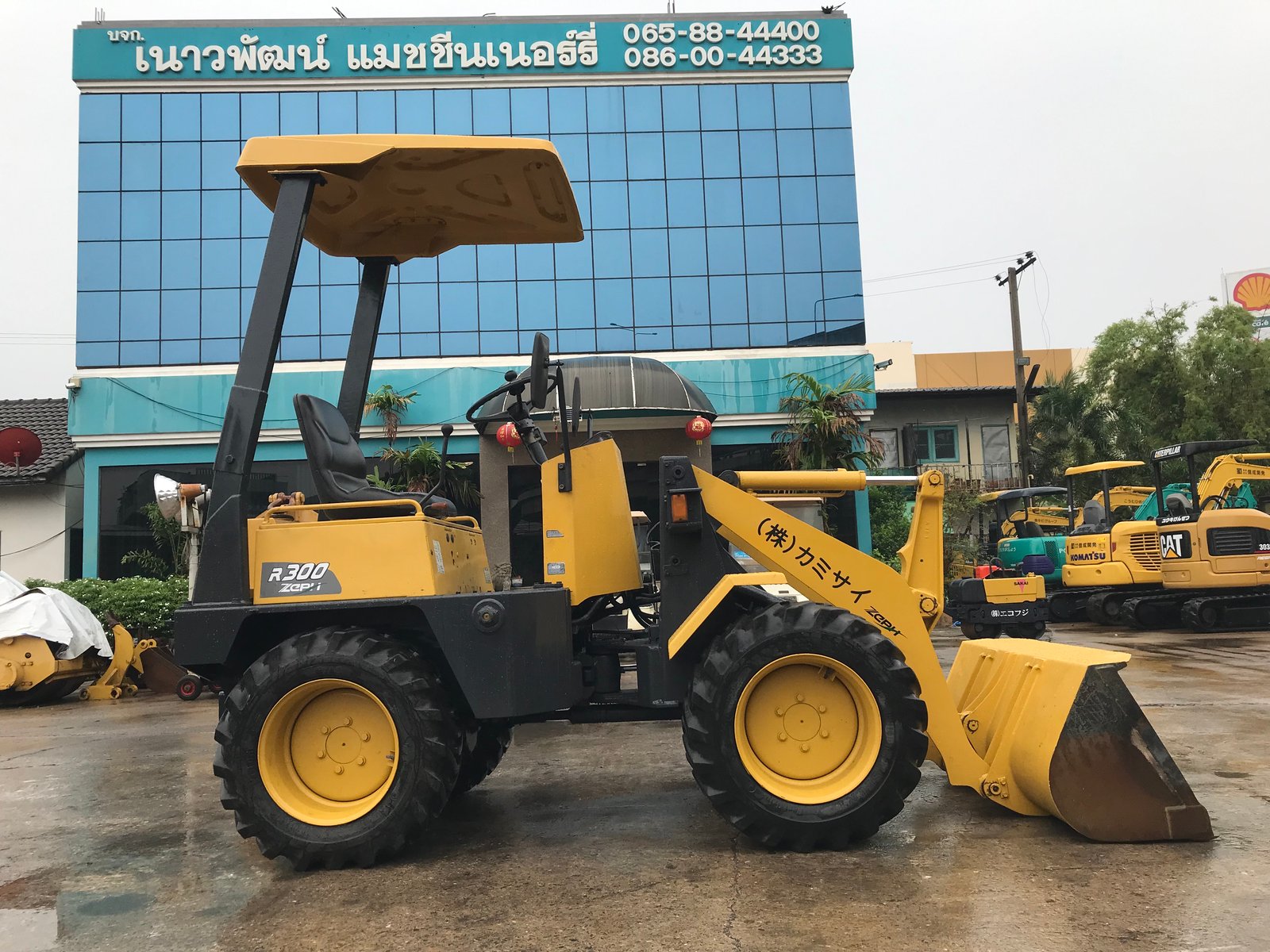 รถตัก KUBOTA R300 พร้อมใช้งาน สอบถามที่คุณครีม 0658844400