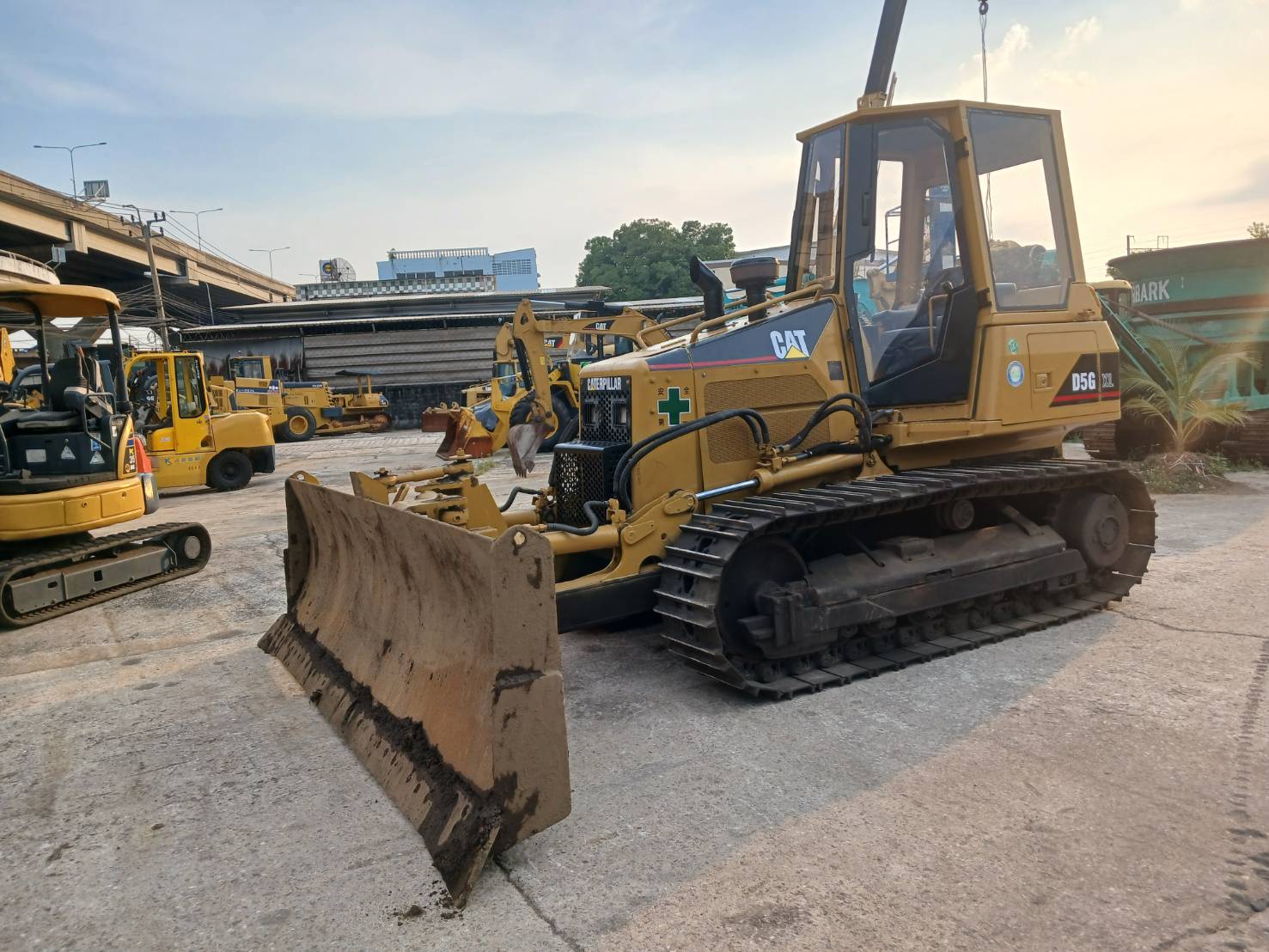 รถแทรคเตอร์ CAT D5GXL ใบมีดปรับ 6 ทิศทาง สอบถามที่คุณครีม 0658844400