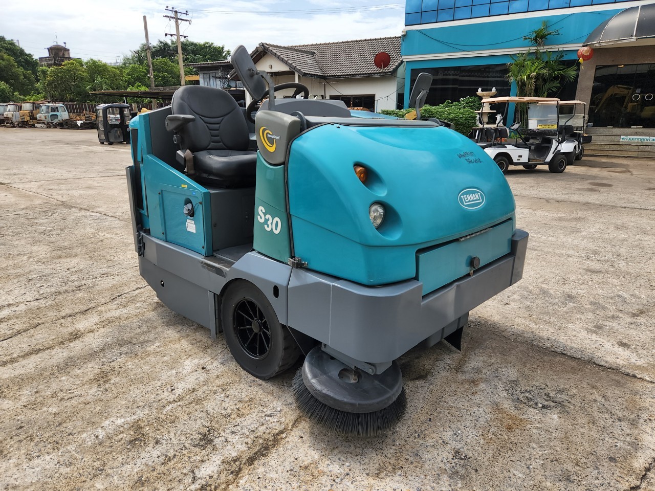 รถกวาดถนน KOMATSU S30 พร้อมใช้งาน สอบถามเพิ่มเติมที่คุณชัญญา รถกวาดถนน KOMATSU S30 พร้อมใช้งาน สอบถามเพิ่มเติมที่คุณชัญญา