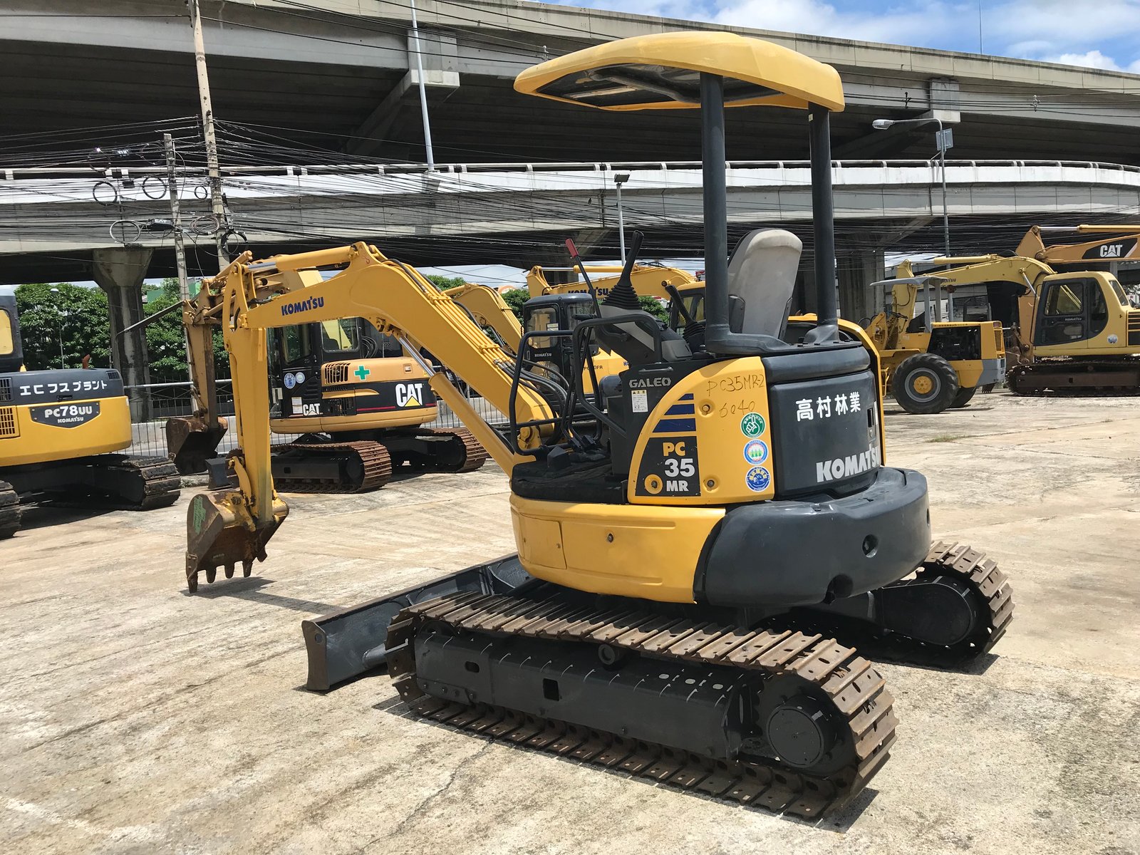 รถขุดมือสอง KOMATSU PC35MR-2 รถสวยมากนำเข้าจากญี่ปุ่นใช้งานมาน้อย รถขุดมือสอง KOMATSU PC35MR-2 รถสวยมากนำเข้าจากญี่ปุ่นใช้งานมาน้อย