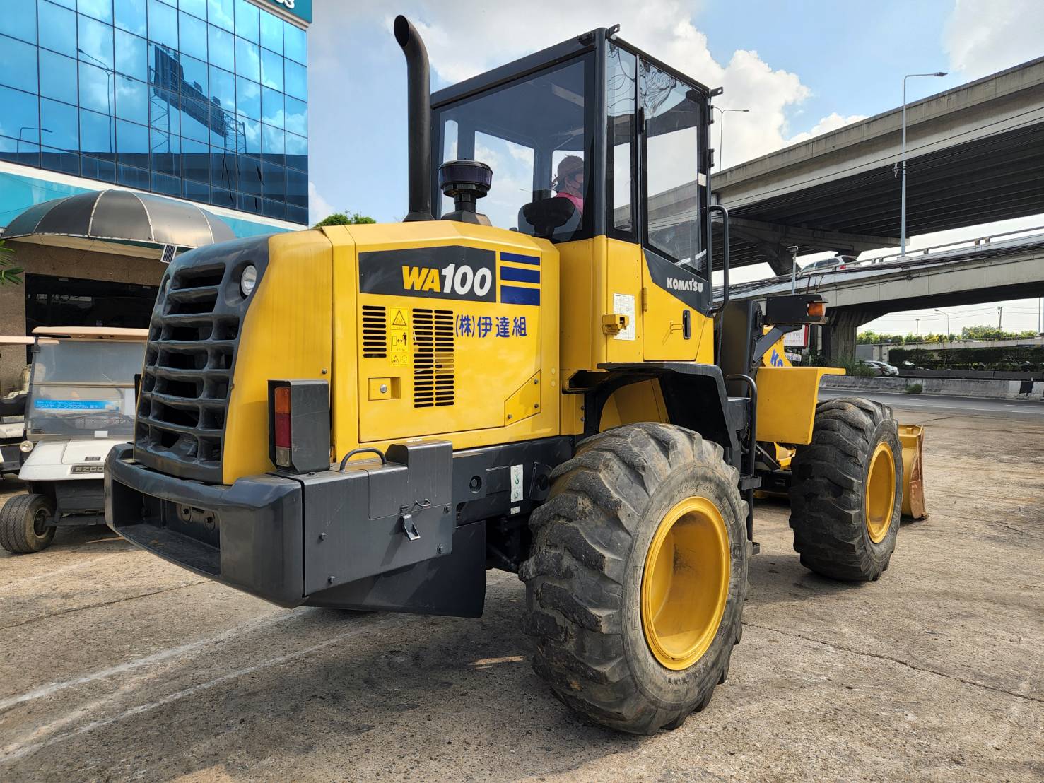 รถตัก KOMATSU WA100-7 คันนี้แขนยาว รถสวยใช้งานมาน้อย นำเข้าจากญี่ปุ่น ไม่เคยใช้งานในไทย