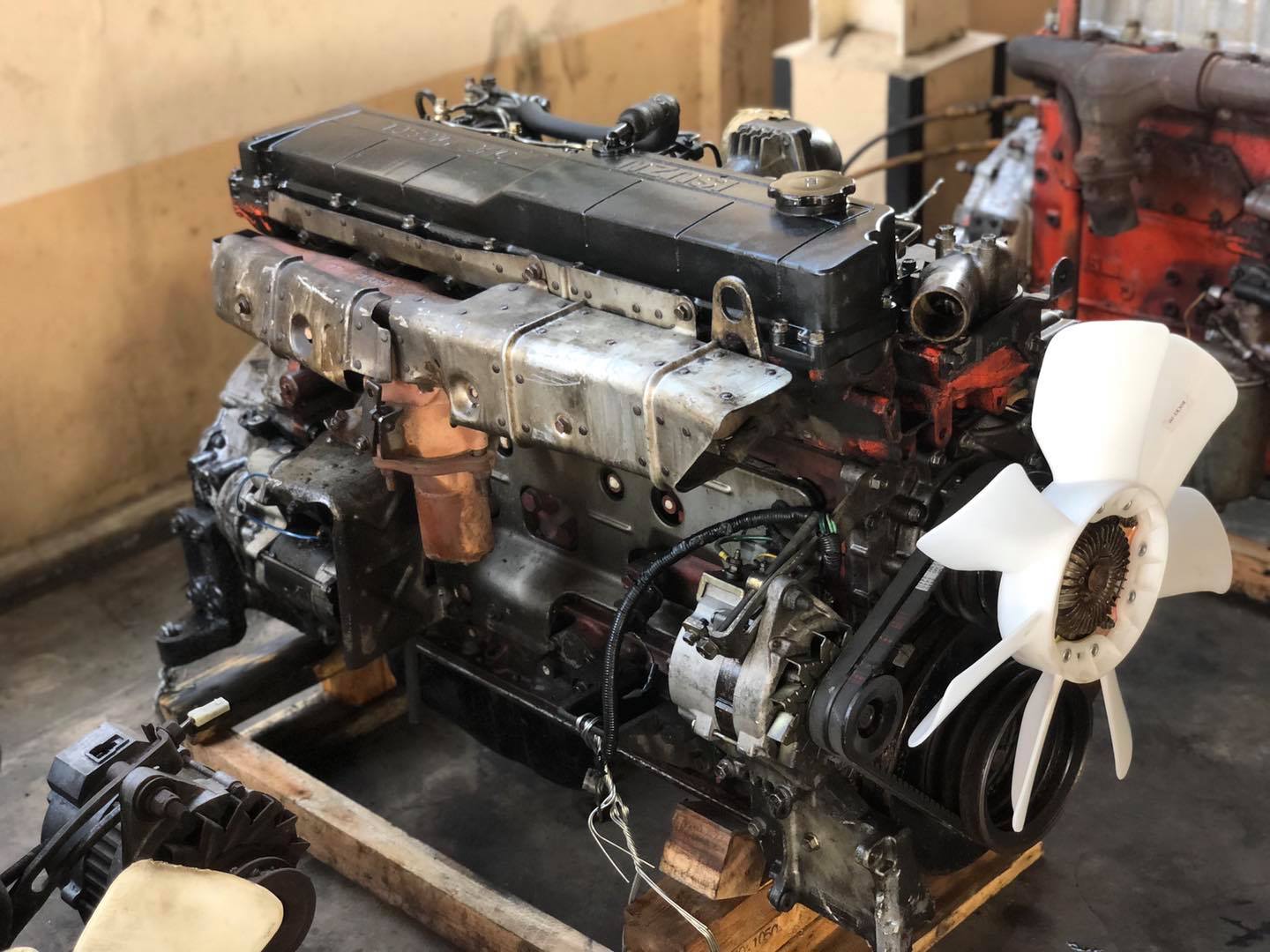 ขายเครื่อง Isuzu 6HE1 195 แรงม้า ขายเครื่อง Isuzu 6HE1 195 แรงม้า