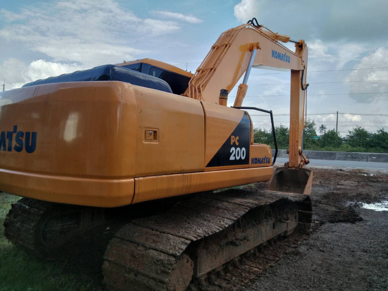KOMATSU pc200 รุ่น 7