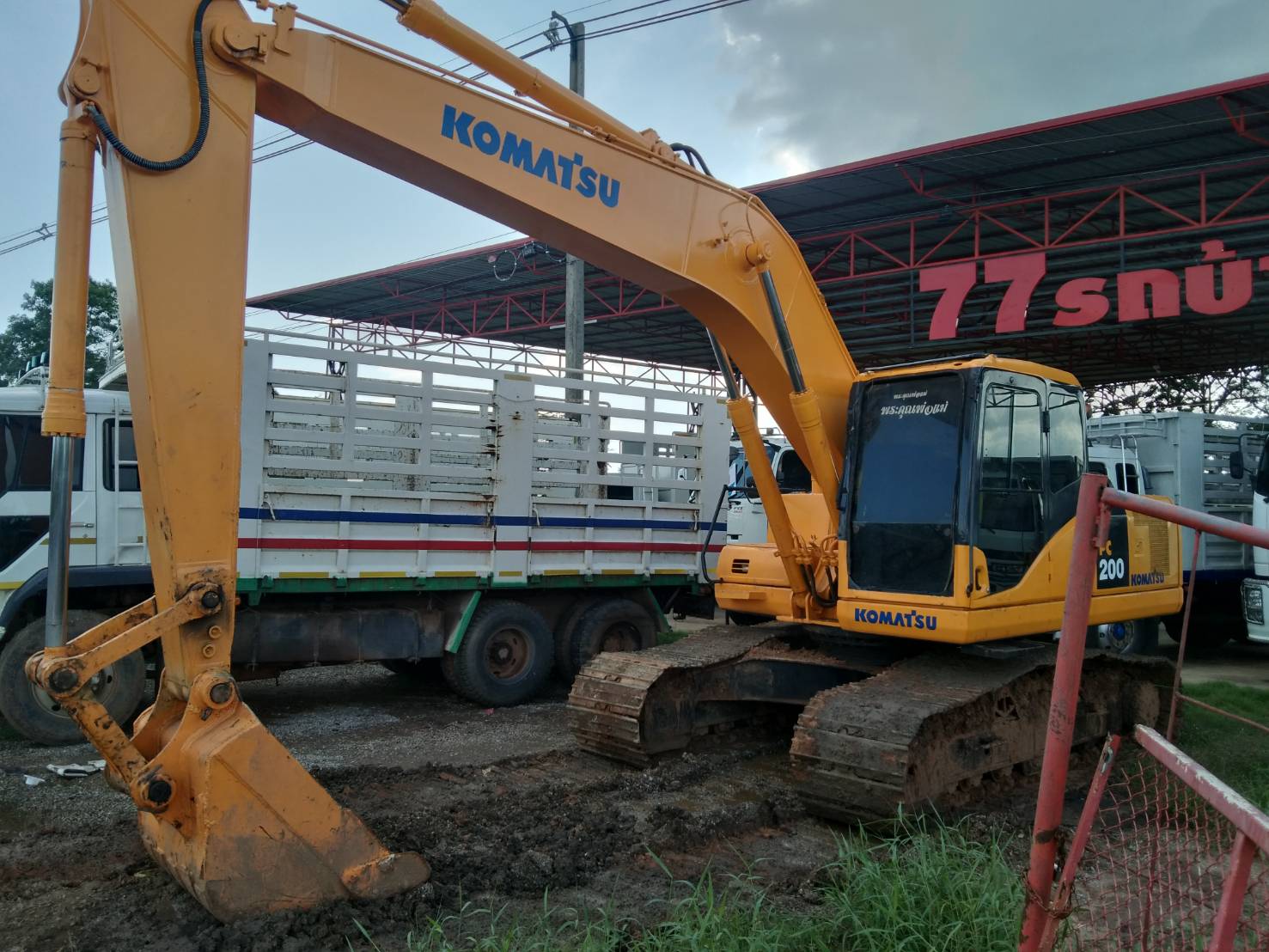 KOMATSU pc200 รุ่น 7
