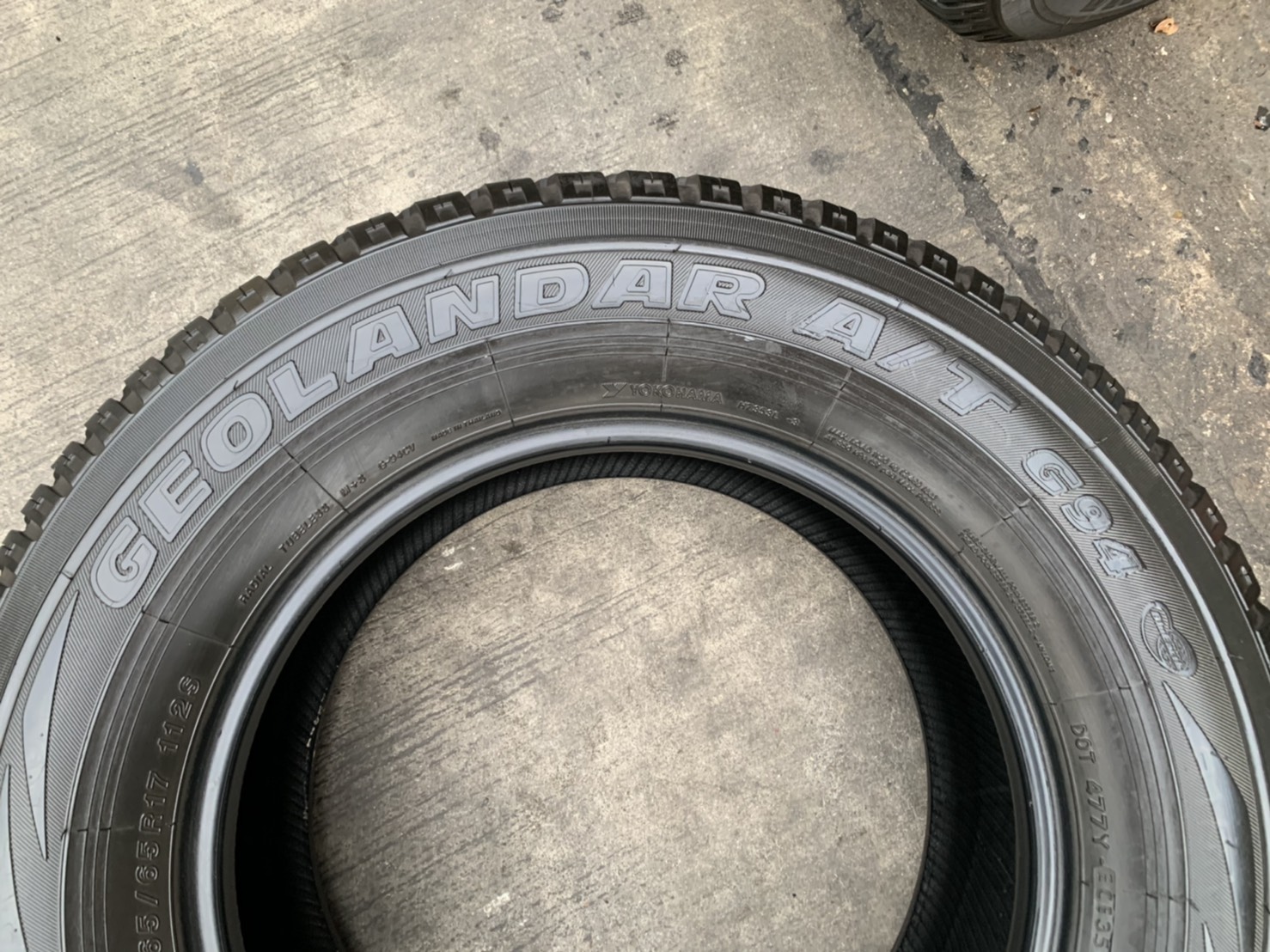 ยาง 265-65-17 Yokohama ปลายปี 16 สภาพสวย ดอกยางเต็มๆทุกเส้น ยาง 265-65-17 Yokohama ปลายปี 16 สภาพสวย ดอกยางเต็มๆทุกเส้น