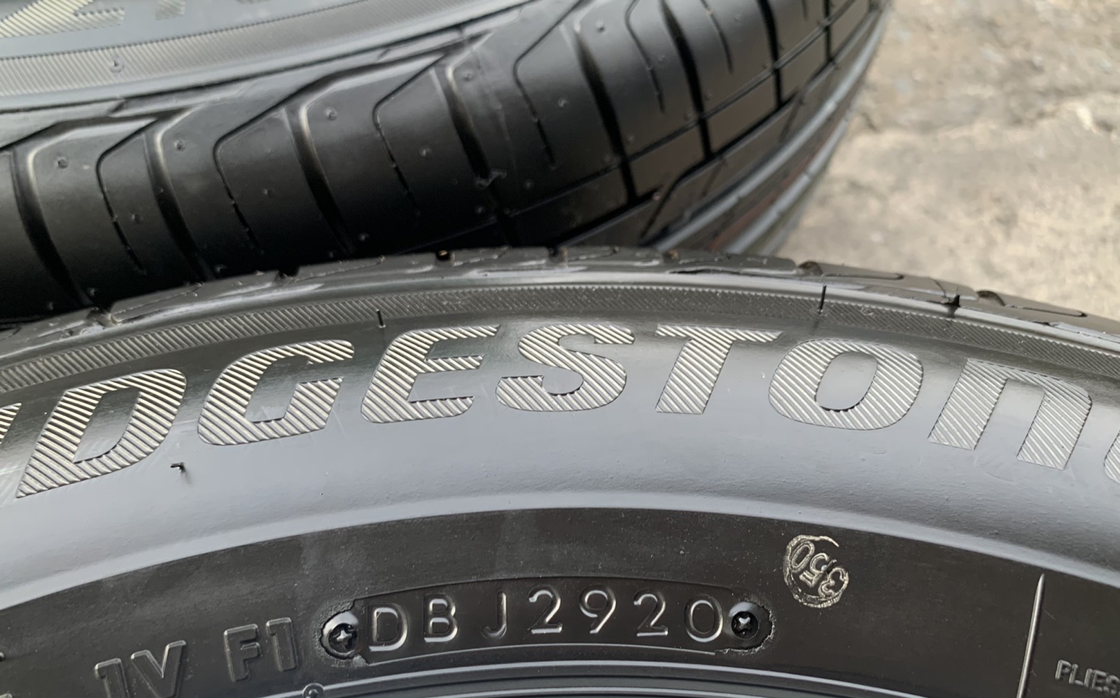 ยางใหม่ป้ายแดง 215-60-16 Bridgestone ปี 20 สวยกริ๊บๆ