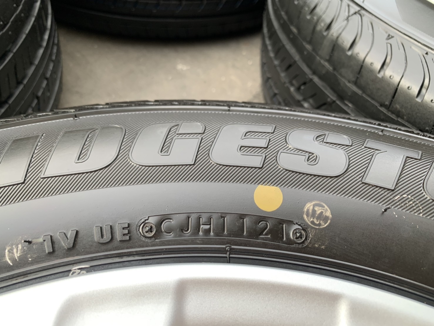 ล้อแม็กป้ายแดง Toyota Revo ขอบ 16 พร้อมยางใหม่ป้ายแดง 215-65-16 Bridgestone ปี 21 ใหม่กริ๊บ ล้อแม็กป้ายแดง Toyota Revo ขอบ 16 พร้อมยางใหม่ป้ายแดง 215-65-16 Bridgestone ปี 21 ใหม่กริ๊บ