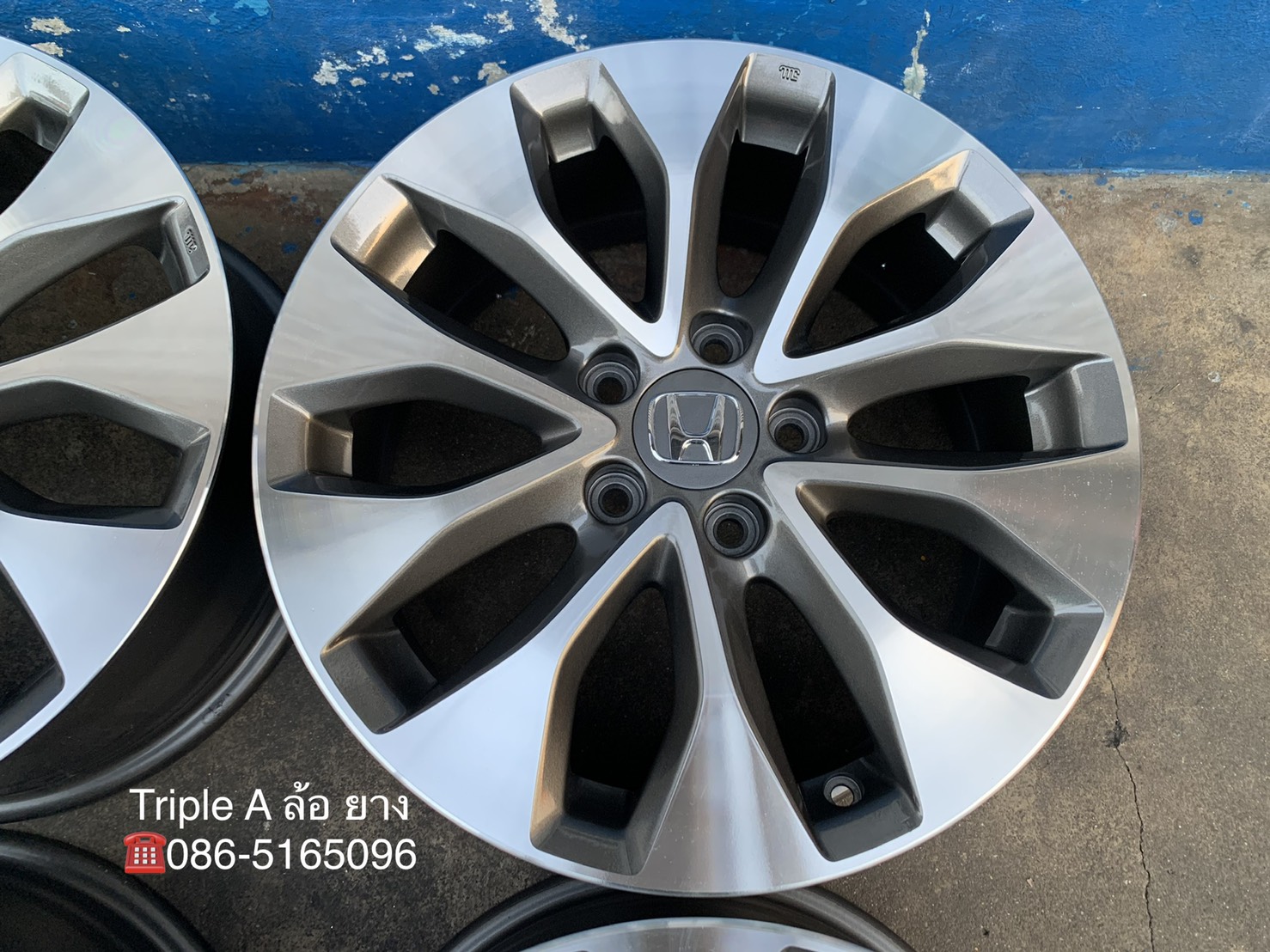 ล้อแม็ก Honda Accord G9 ขอบ 17 สีเทาหน้าเงา สวยกริ๊บ ล้อแม็ก Honda Accord G9 ขอบ 17 สีเทาหน้าเงา สวยกริ๊บ