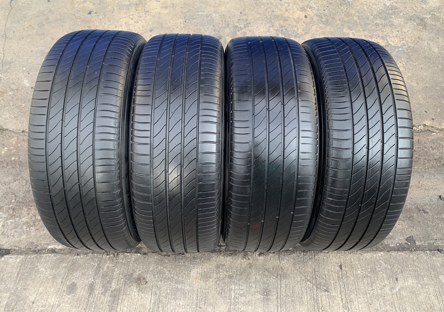 ล้อแม็ก Toyota Fortuner BMC ขอบ17 พร้อมยาง 215-55-17 Michelin ปี 17 ใส่กับ รถตู้ Commuter ได้เลย