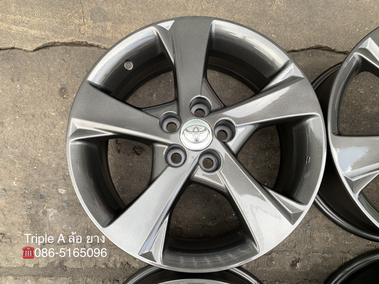 ล้อแม็ก 5รู100 Toyota Altis ขอบ 16 สีเทากัน ใส่กับ Altis ,Prius ,Wish ,Corona 5รู100 ได้เลย