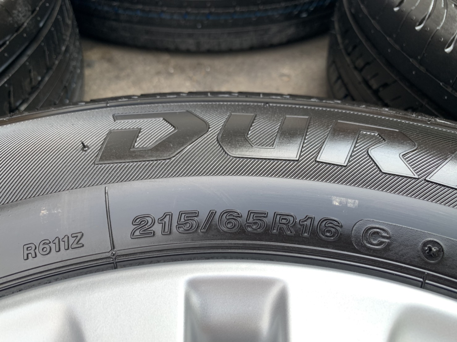 ล้อแม็กป้ายแดง Toyota Revo ขอบ 16 พร้อมยางใหม่ป้ายแดง 215-65-16 Bridgestone ปลายปี 20 ใหม่กริ๊บ ล้อแม็กป้ายแดง Toyota Revo ขอบ 16 พร้อมยางใหม่ป้ายแดง 215-65-16 Bridgestone ปลายปี 20 ใหม่กริ๊บ