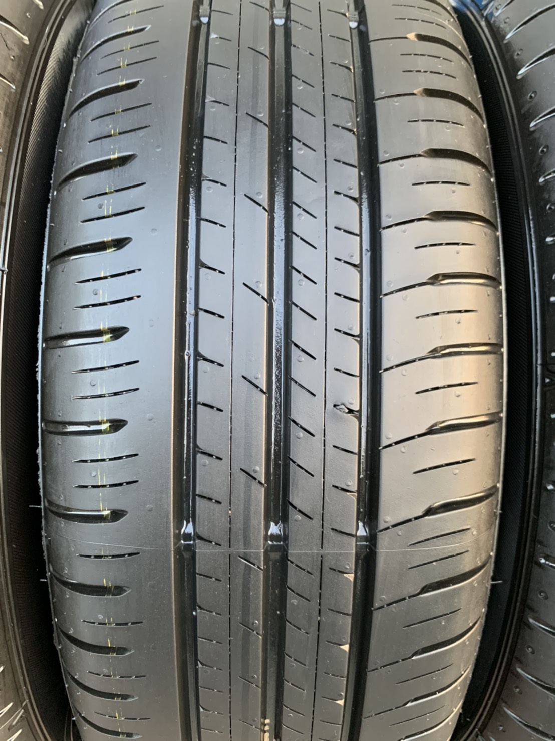ล้อแม็กป้ายแดง Toyota Yaris Ativ ขอบ 15 สีเทาหน้าเงา พร้อมยางป้ายแดง 185-60-15 Dunlop ปลายปี 20 สวยก