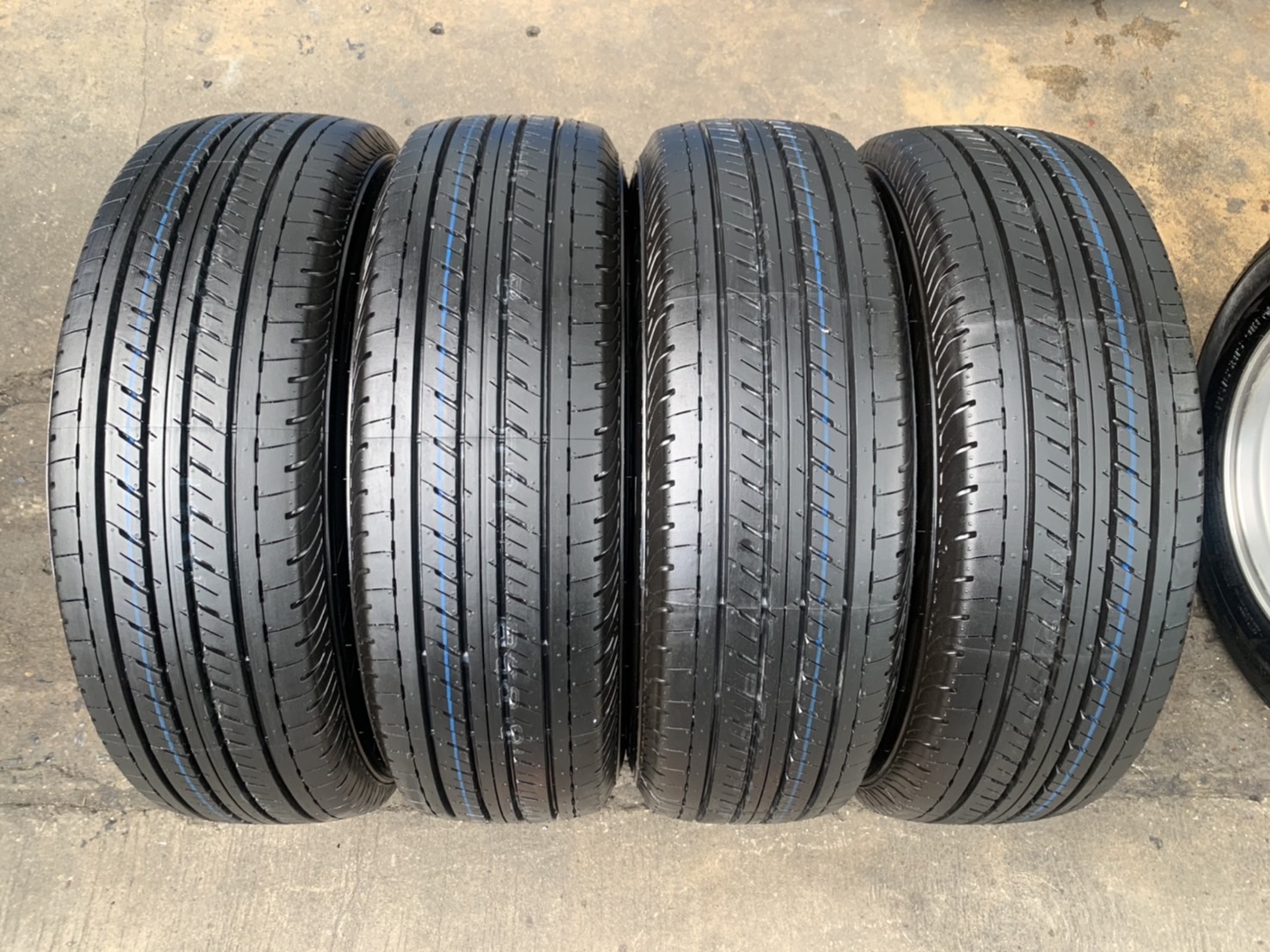 ล้อแม็กป้ายแดง Toyota Revo ขอบ 16 พร้อมยางใหม่ป้ายแดง 215-65-16 Bridgestone ปี 21 ใหม่ยกห้าง ล้อแม็กป้ายแดง Toyota Revo ขอบ 16 พร้อมยางใหม่ป้ายแดง 215-65-16 Bridgestone ปี 21 ใหม่ยกห้าง