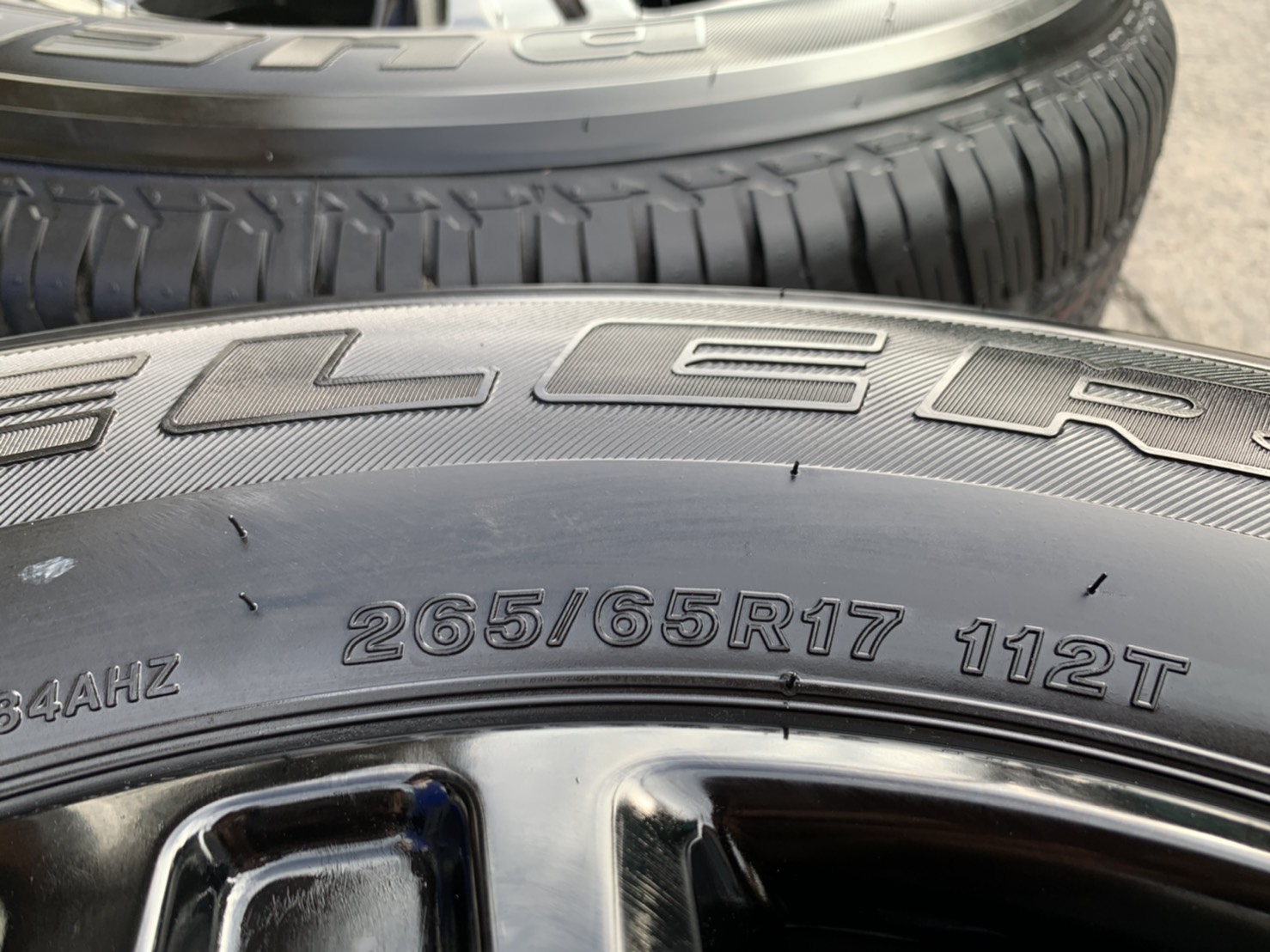 ล้อแม็กป้ายแดง Ford Ranger XLT ขอบ 17 สีดำแท้ พร้อมยางใหม่ป้ายแดง 265-65-17 Bridgestone ปี 21 ใหม่มากกริ๊บๆ ล้อแม็กป้ายแดง Ford Ranger XLT ขอบ 17 สีดำแท้ พร้อมยางใหม่ป้ายแดง 265-65-17 Bridgestone ปี 21 ใหม่มากกริ๊บๆ