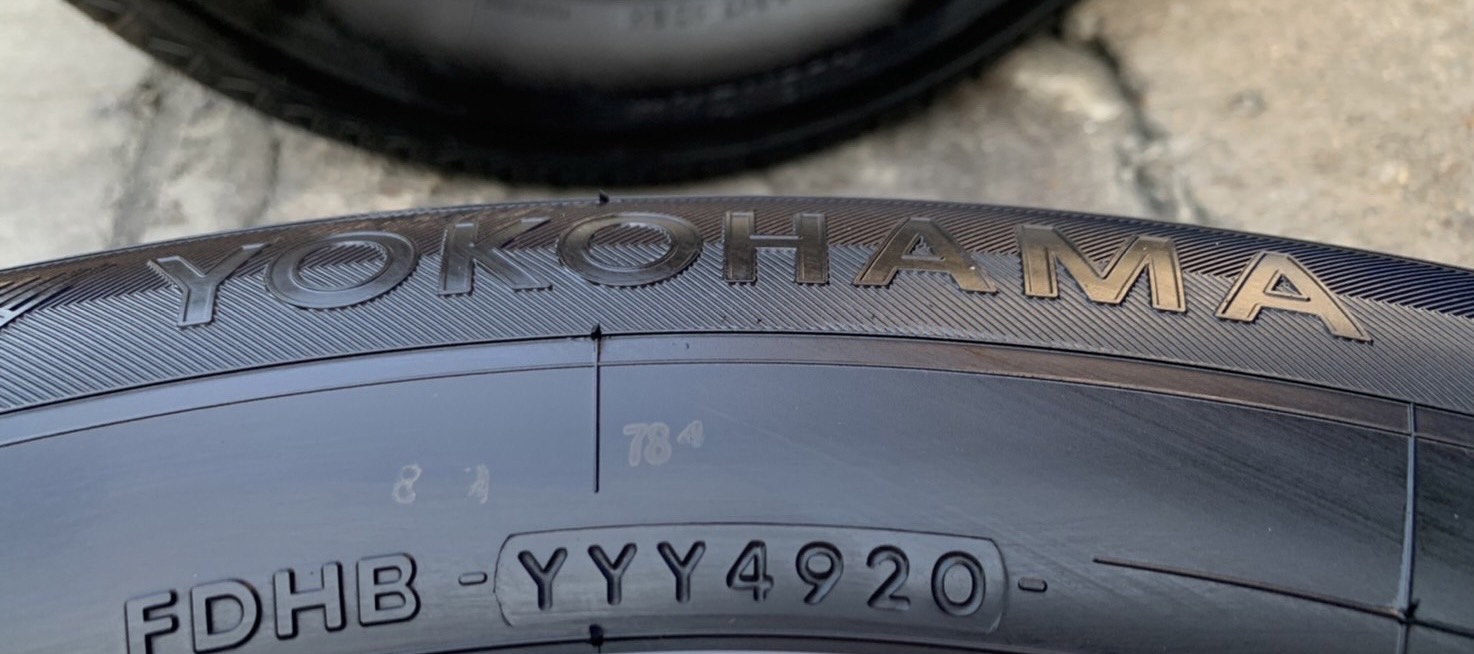 ยางป้ายแดง 215-65-16 Yokohama Made in JAPAN ปลายปี 20