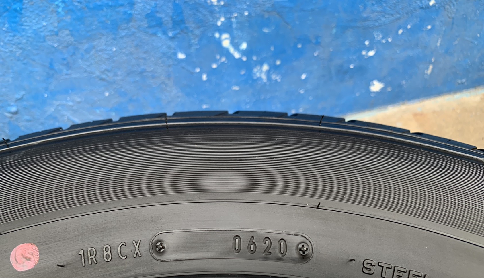ยางใหม่ป้ายแดง 215-70-16 Dunlop ปี 20 ใหม่กริ๊บๆ ยางใหม่ป้ายแดง 215-70-16 Dunlop ปี 20 ใหม่กริ๊บๆ