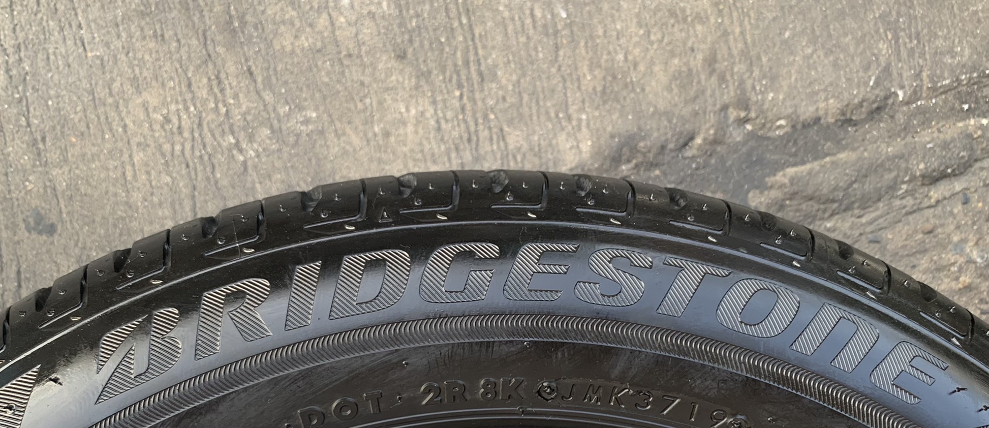 ยาง 205-55-16 Bridgestone ปี 19 ดอกยางเต็มๆ ใช้งานได้ยาวๆ