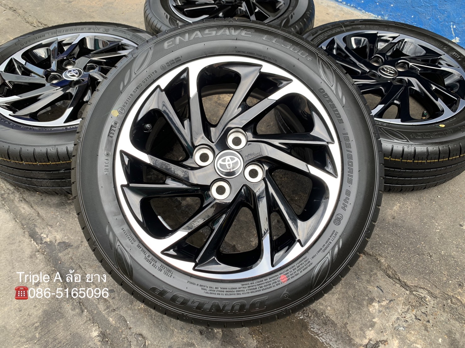 ล้อแม็กป้ายแดง Toyota Yaris Sport รุ่นใหม่ล่าสุด ขอบ 15 สีดำหน้าเงา พร้อมยางใหม่ป้ายแดง 185-60-15 Dunlop ปลายปี 21 ใหม่ยกห้าง ถอดจากโชว์รูม ล้อแม็กป้ายแดง Toyota Yaris Sport รุ่นใหม่ล่าสุด ขอบ 15 สีดำหน้าเงา พร้อมยางใหม่ป้ายแดง 185-60-15 Dunlop ปลายปี 21 ใหม่ยกห้าง ถอดจากโชว์รูม