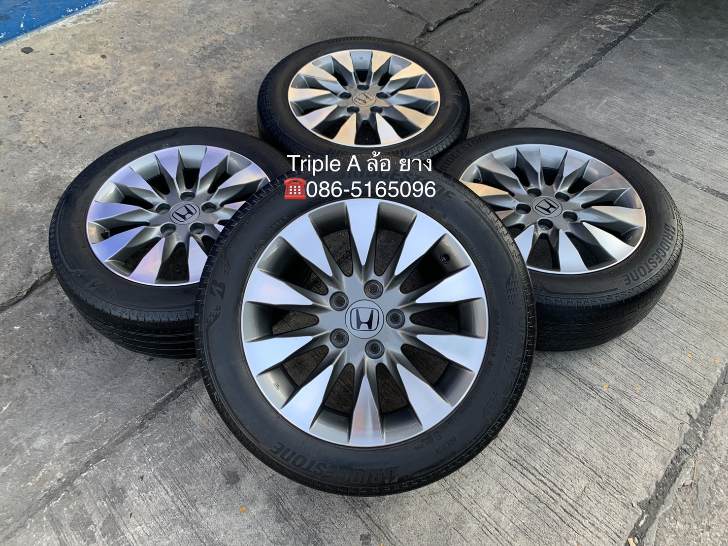 ล้อแม็ก 5รู114 Honda Civic FD ตัวท็อป ขอบ 16 สีเทาหน้าเงา พร้อมยาง 205-55-16 Bridgestone ปลายปี 18