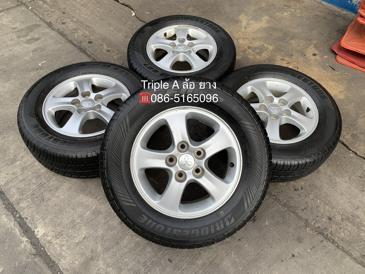 ล้อแม็ก 5รู114 Mitsu Triton ขอบ 15 แถมยาง 215-65-15 Bridgestone ปี 15