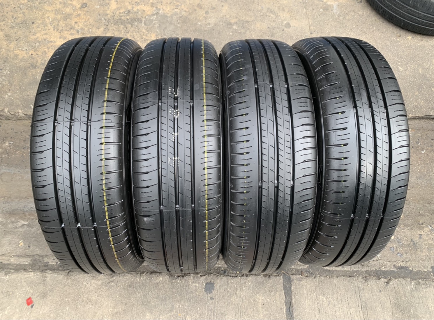 ล้อแม็กป้ายแดง Toyota Yaris Ativ รุ่นใหม่ล่าสุด ขอบ 15 พร้อมยางป้ายแดง 185-60-15 Dunlop ปี 21 สวยกริ๊บๆ ล้อแม็กป้ายแดง Toyota Yaris Ativ รุ่นใหม่ล่าสุด ขอบ 15 พร้อมยางป้ายแดง 185-60-15 Dunlop ปี 21 สวยกริ๊บๆ