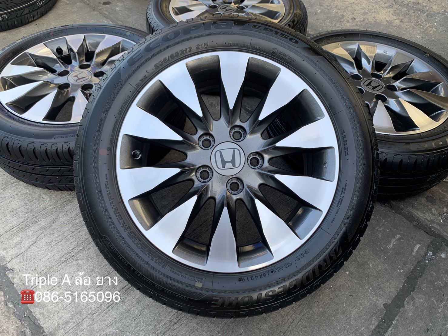 ล้อแม็ก 5รู114 Honda Civic FD ตัวท็อป ขอบ 16 สีเทาหน้าเงา พร้อมยาง 205-55-16 Bridgestone ปี 19 สวยๆ ล้อแม็ก 5รู114 Honda Civic FD ตัวท็อป ขอบ 16 สีเทาหน้าเงา พร้อมยาง 205-55-16 Bridgestone ปี 19 สวยๆ