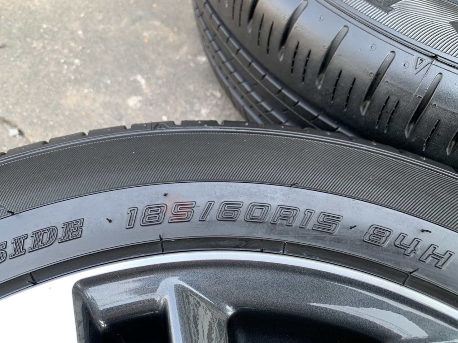 ล้อแม็กป้ายแดง Toyota Yaris Ativ ขอบ 15 สีเทาหน้าเงา พร้อมยางป้ายแดง 185-60-15 Dunlop ปี 19 สวยกริ๊บ ล้อแม็กป้ายแดง Toyota Yaris Ativ ขอบ 15 สีเทาหน้าเงา พร้อมยางป้ายแดง 185-60-15 Dunlop ปี 19 สวยกริ๊บ
