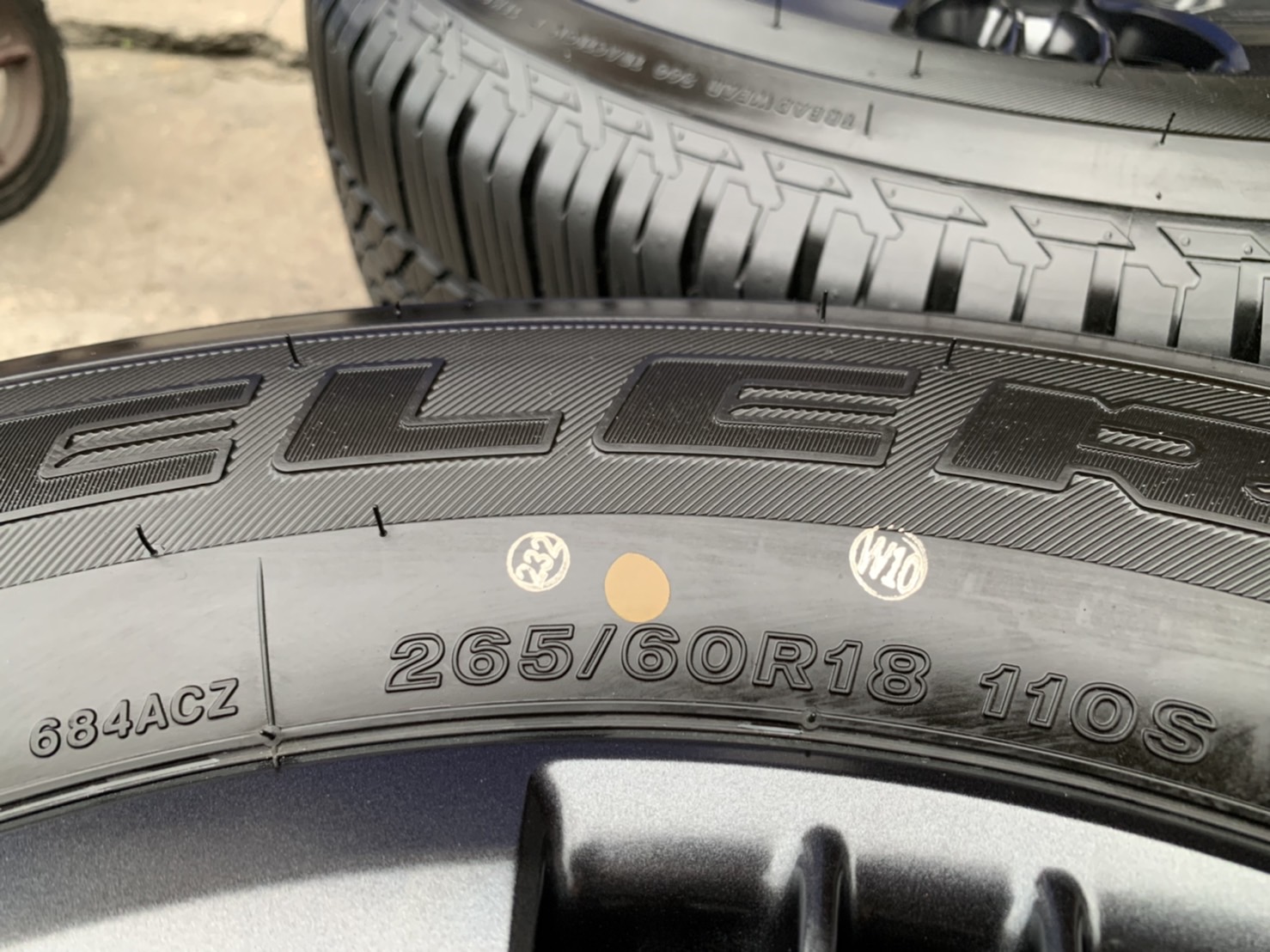 ล้อแม็กป้ายแดง All New ISUZU D-Max V-Cross ขอบ 18 สีดำ พร้อมยางป้ายแดง 265-60-18 Bridgestone ปี 21 ล้อแม็กป้ายแดง All New ISUZU D-Max V-Cross ขอบ 18 สีดำ พร้อมยางป้ายแดง 265-60-18 Bridgestone ปี 21