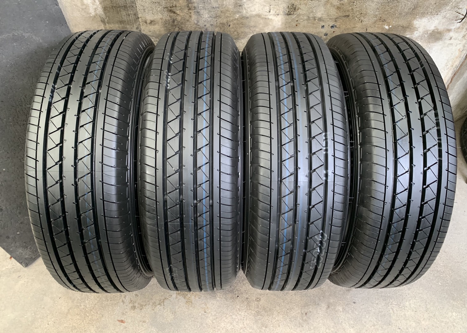 ล้อแม็ก Toyota Tiger D4D ขอบ 15 พร้อมยางป้ายแดง 205-70-15 Yokohama ปี 20 สวยกริ๊บ ล้อแม็ก Toyota Tiger D4D ขอบ 15 พร้อมยางป้ายแดง 205-70-15 Yokohama ปี 20 สวยกริ๊บ