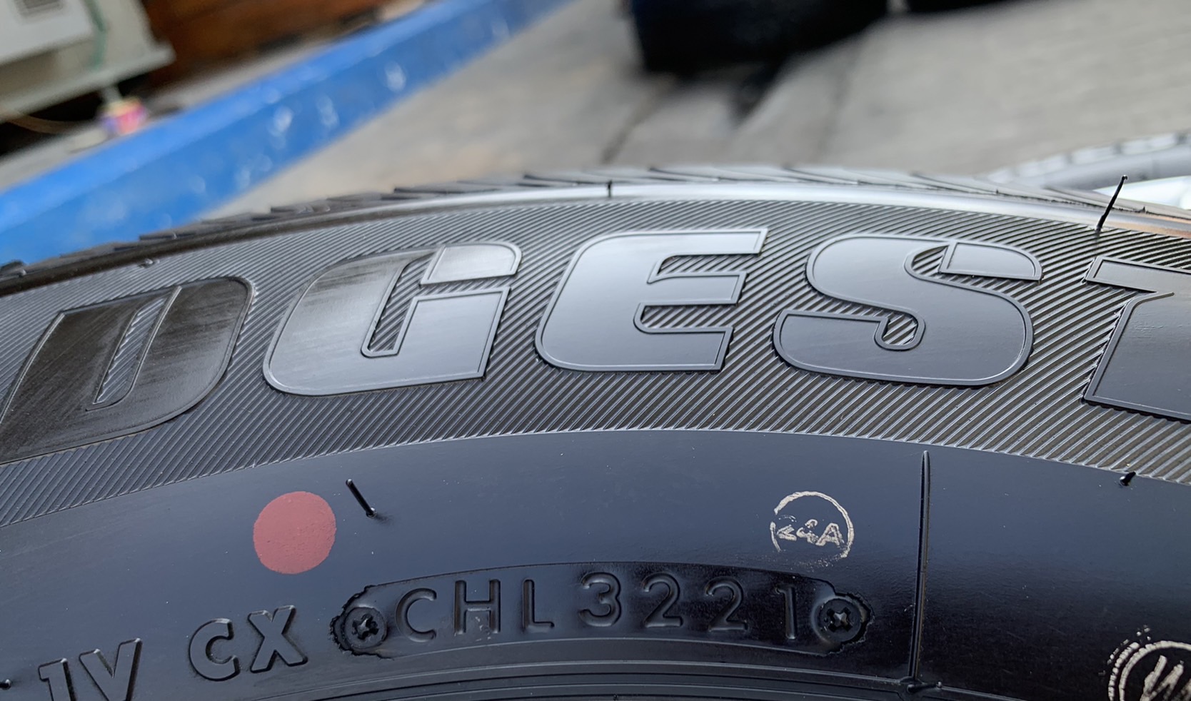 ยางป้ายแดง 215-70-16 Bridgestone ปี 21 สวยกริ๊บ เหมาะสำหรับ รถกระบะตัวเตี้ยทุกรุ่น ยางป้ายแดง 215-70-16 Bridgestone ปี 21 สวยกริ๊บ เหมาะสำหรับ รถกระบะตัวเตี้ยทุกรุ่น