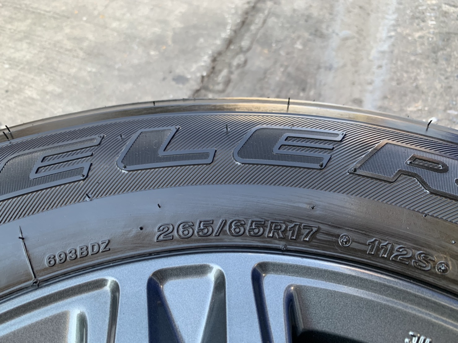 ล้อแม็ก Toyota Revo รุ่นใหม่ล่าสุด ขอบ 17 พร้อมยาง 265-65-17 Bridgestone ปี 20 สภาพสวย ล้อแม็ก Toyota Revo รุ่นใหม่ล่าสุด ขอบ 17 พร้อมยาง 265-65-17 Bridgestone ปี 20 สภาพสวย